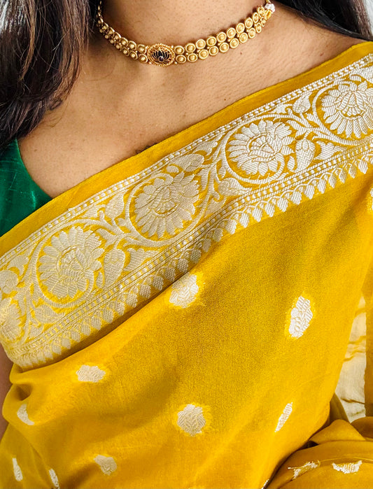 Double layered coin neckpiece with blue lotus pendant, with earrings - YCGPNP625