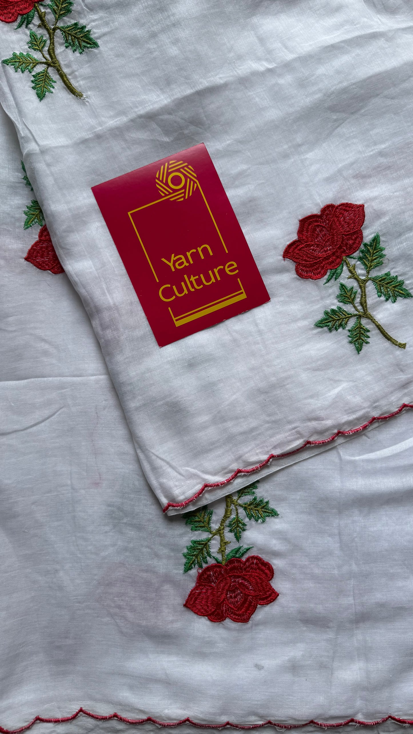 White with red roses, scalloped border, mul cotton - YCBCJULSC01