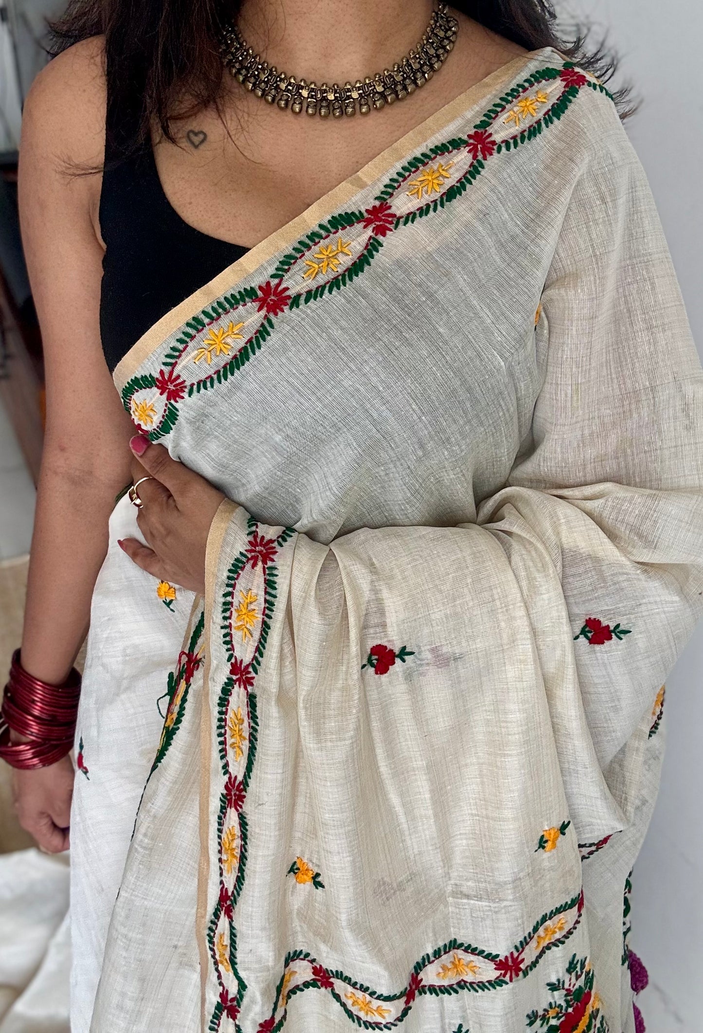 Ivory maheshwari cotton silk blend with red and yellow floral kantha threadwork - YCBLAUMK12