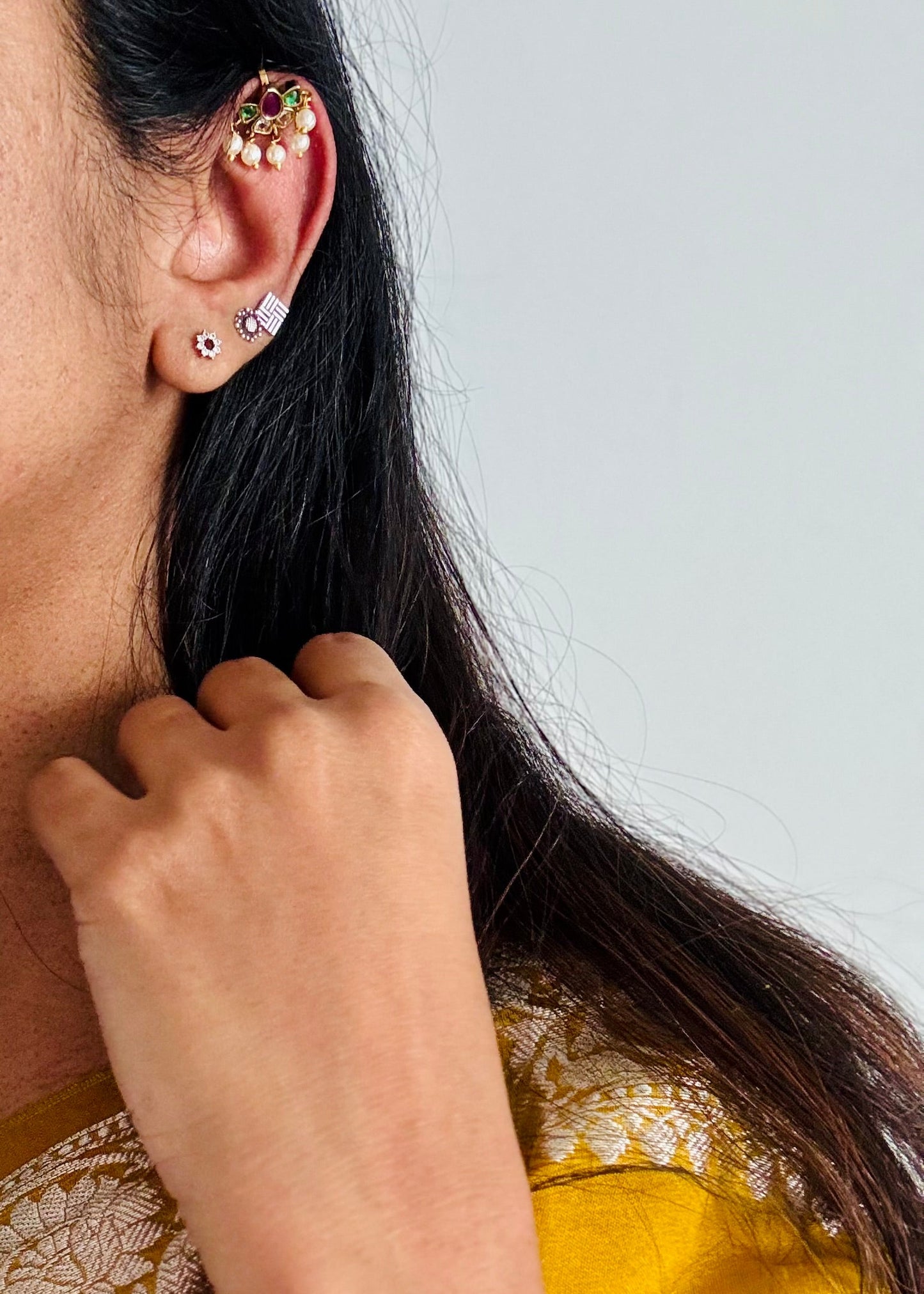 Bugadi clip-on (non pierced), green, ruby and white - YCGPEBU657