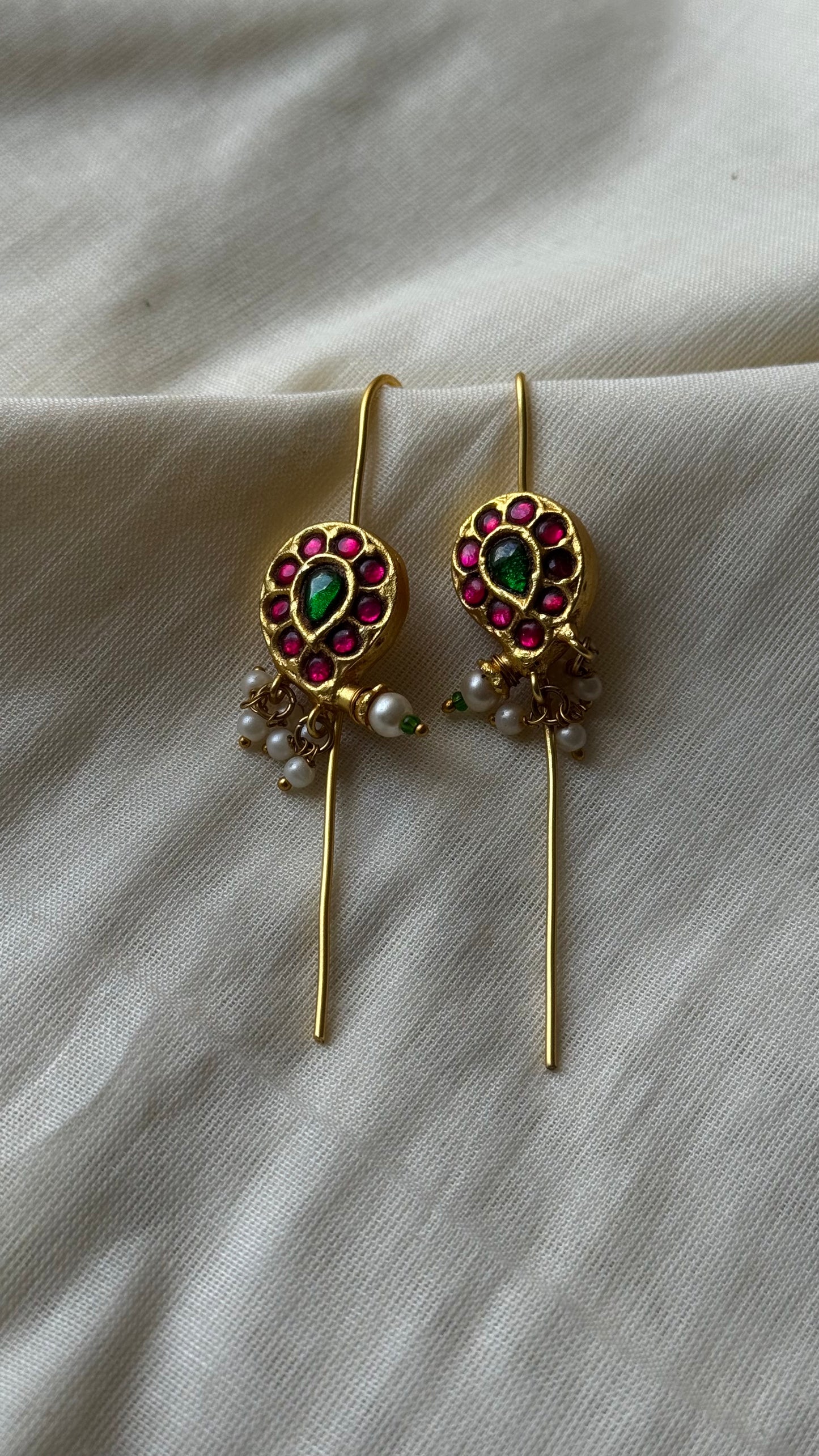 Gold plated kundan stone earcuff - YCAGEEC278