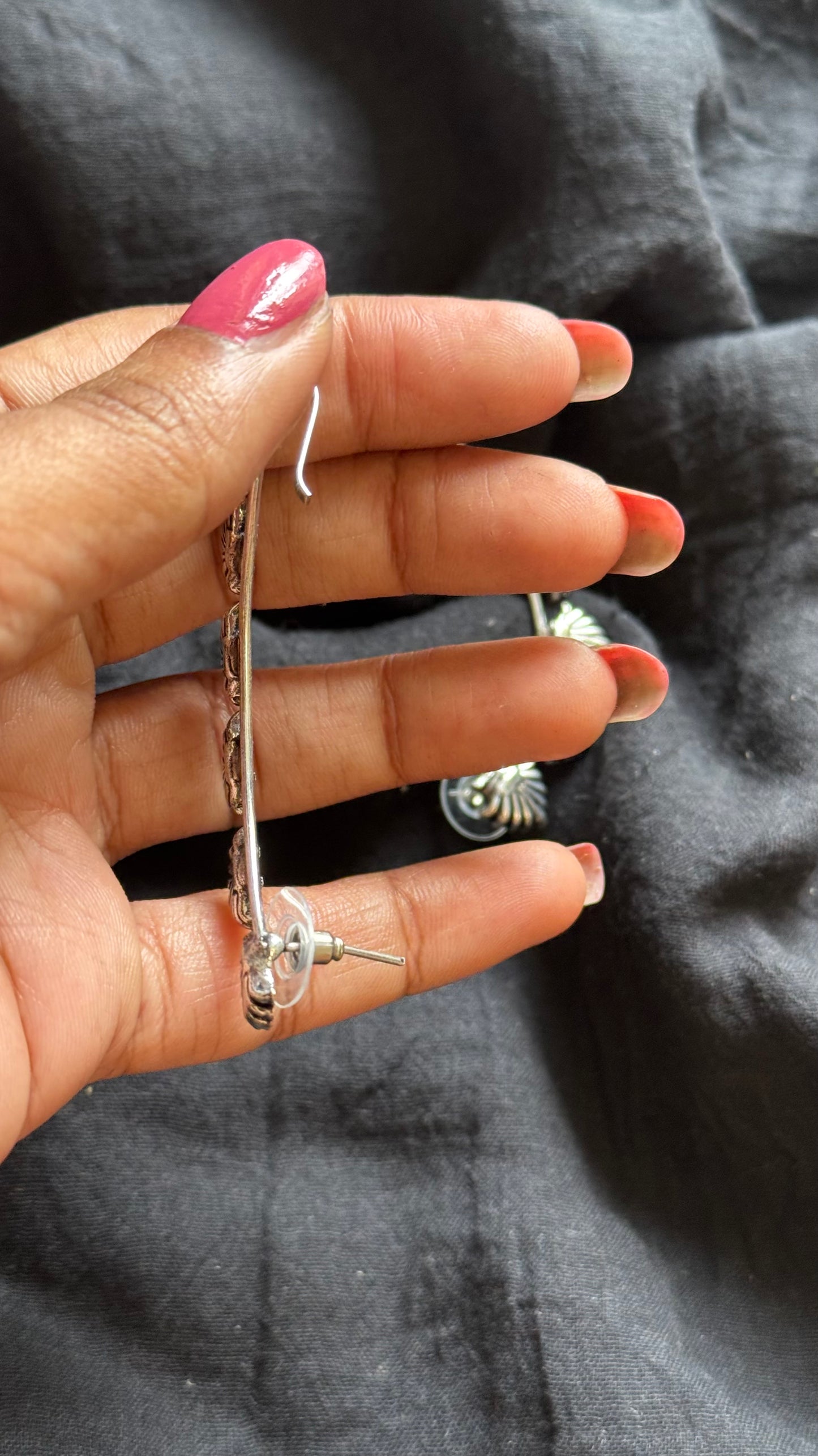 Oxidised silver, triangle patterned earcuff - YCOSEC507