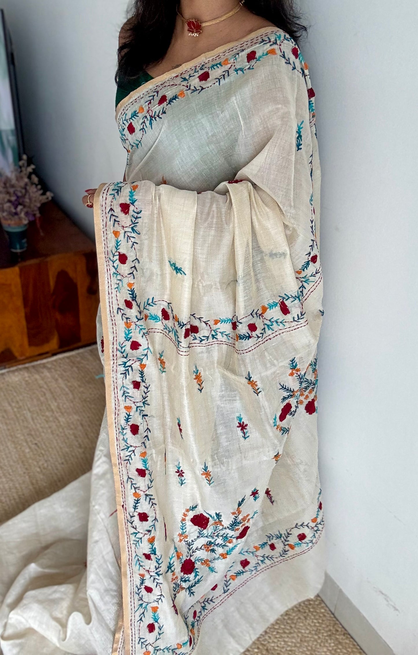 Ivory maheshwari cotton silk blend with red and blue floral kantha threadwork - YCBLJULMK03