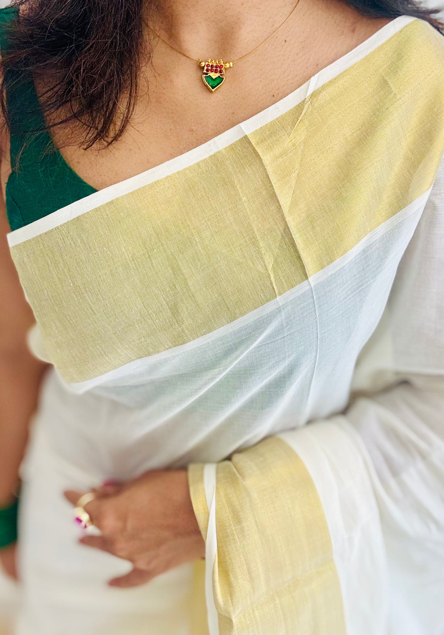 Single palakka pendant in invisible chain - YCAGC107