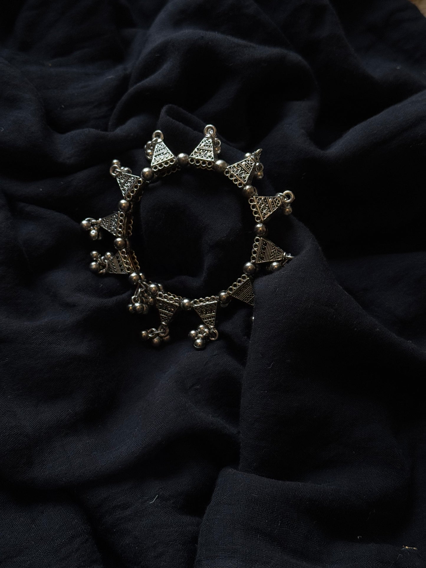 Free size openable bangle, triangle motif - YCOSFB453