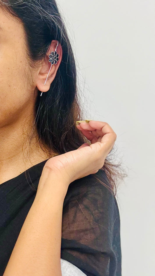 Oxidised silver, black stone, floral earcuff - YCOSEEC294