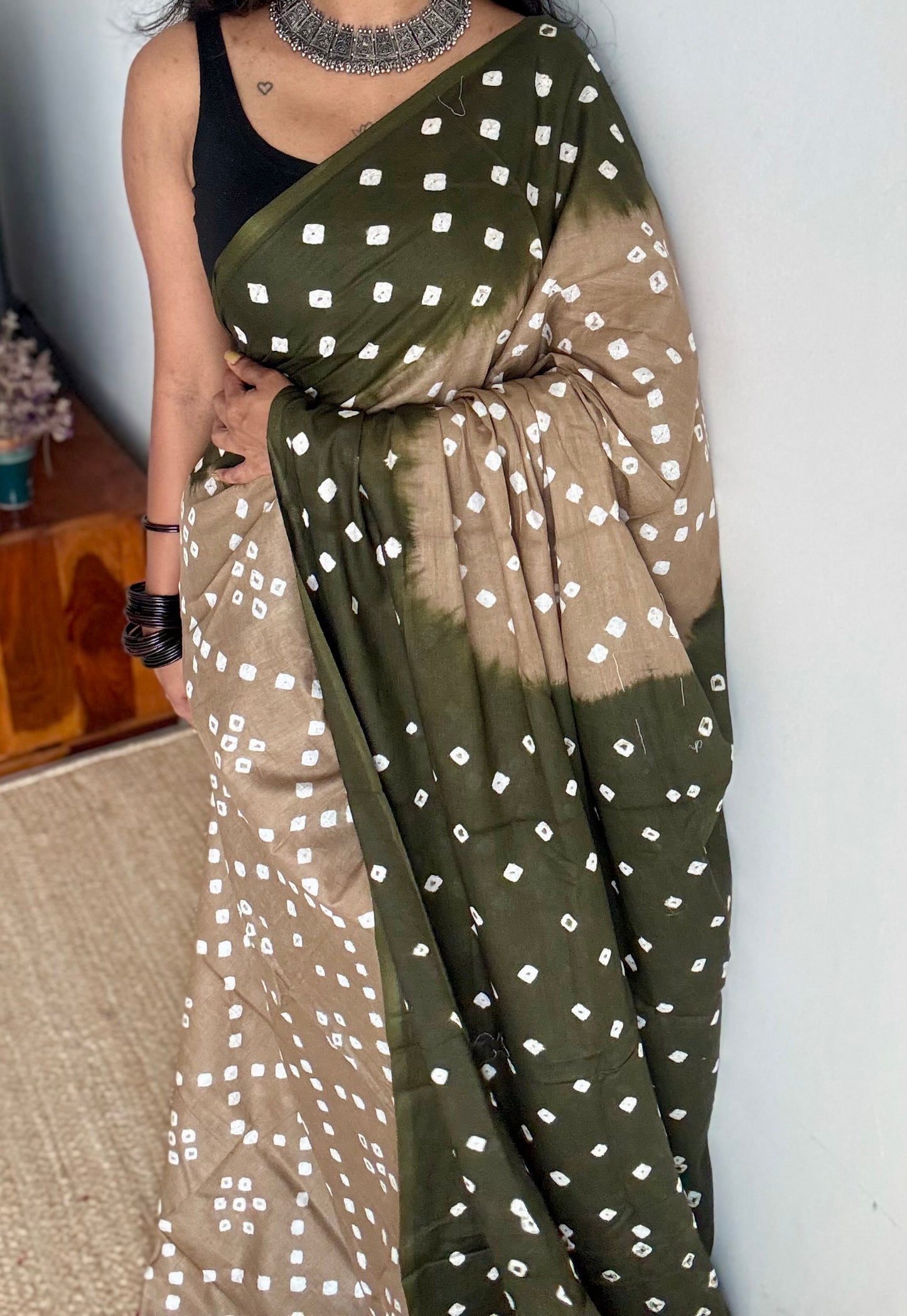 Light brown with dark green Sungudi/Bandhani, soft cotton - YCCOTNSEMS80