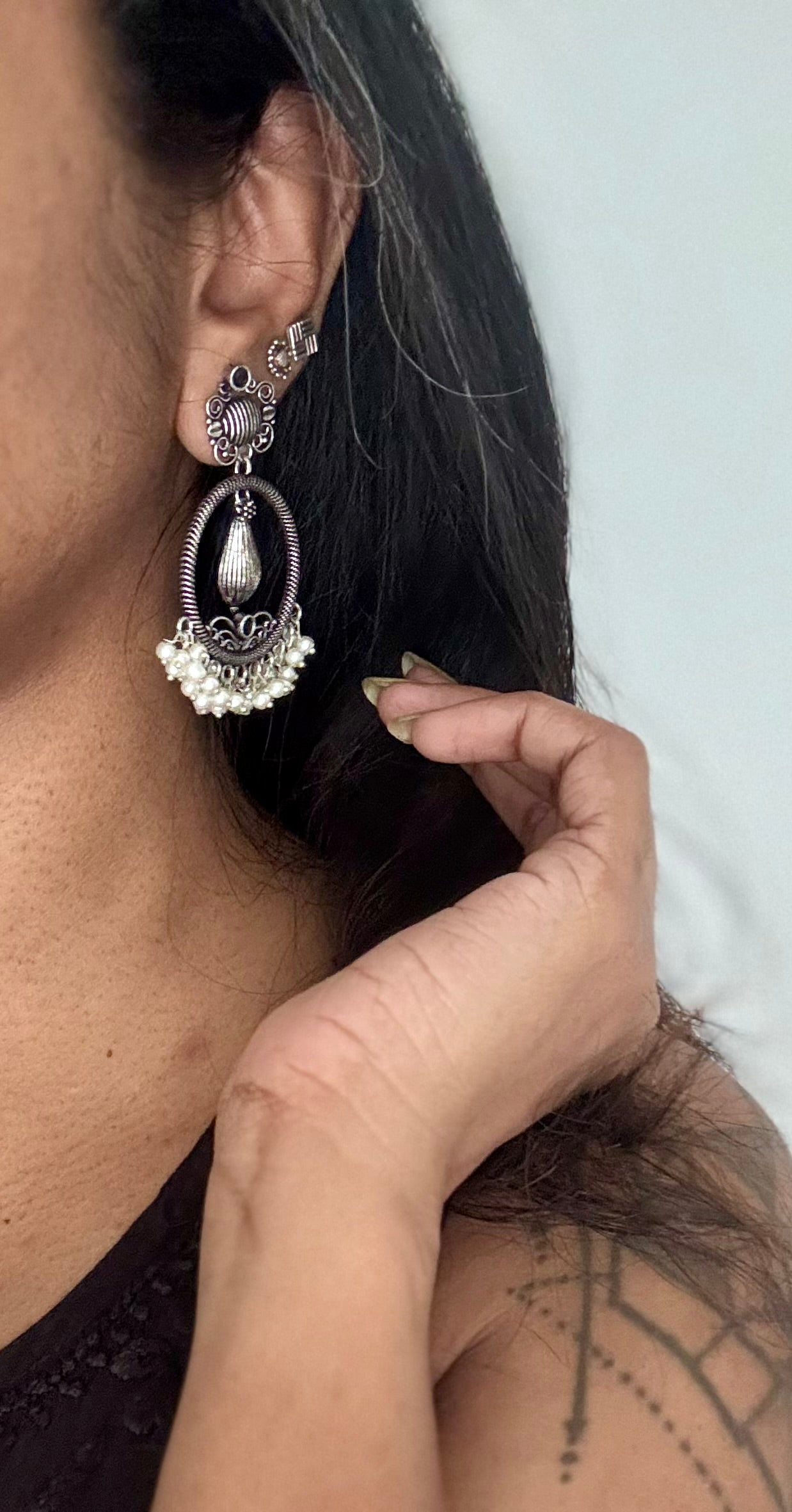 Round earring with beads, black stone, black polished oxidised silver - YCOSER486