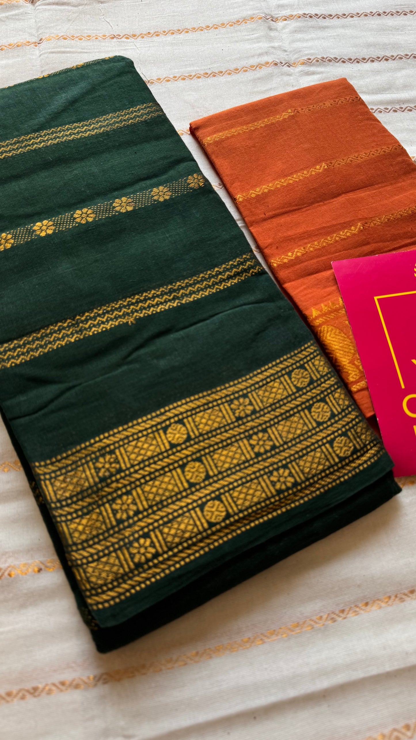 Dark green floral patterned velthaari, kattuchayam dyed madurai cotton saree - YCCOTNMSAP213