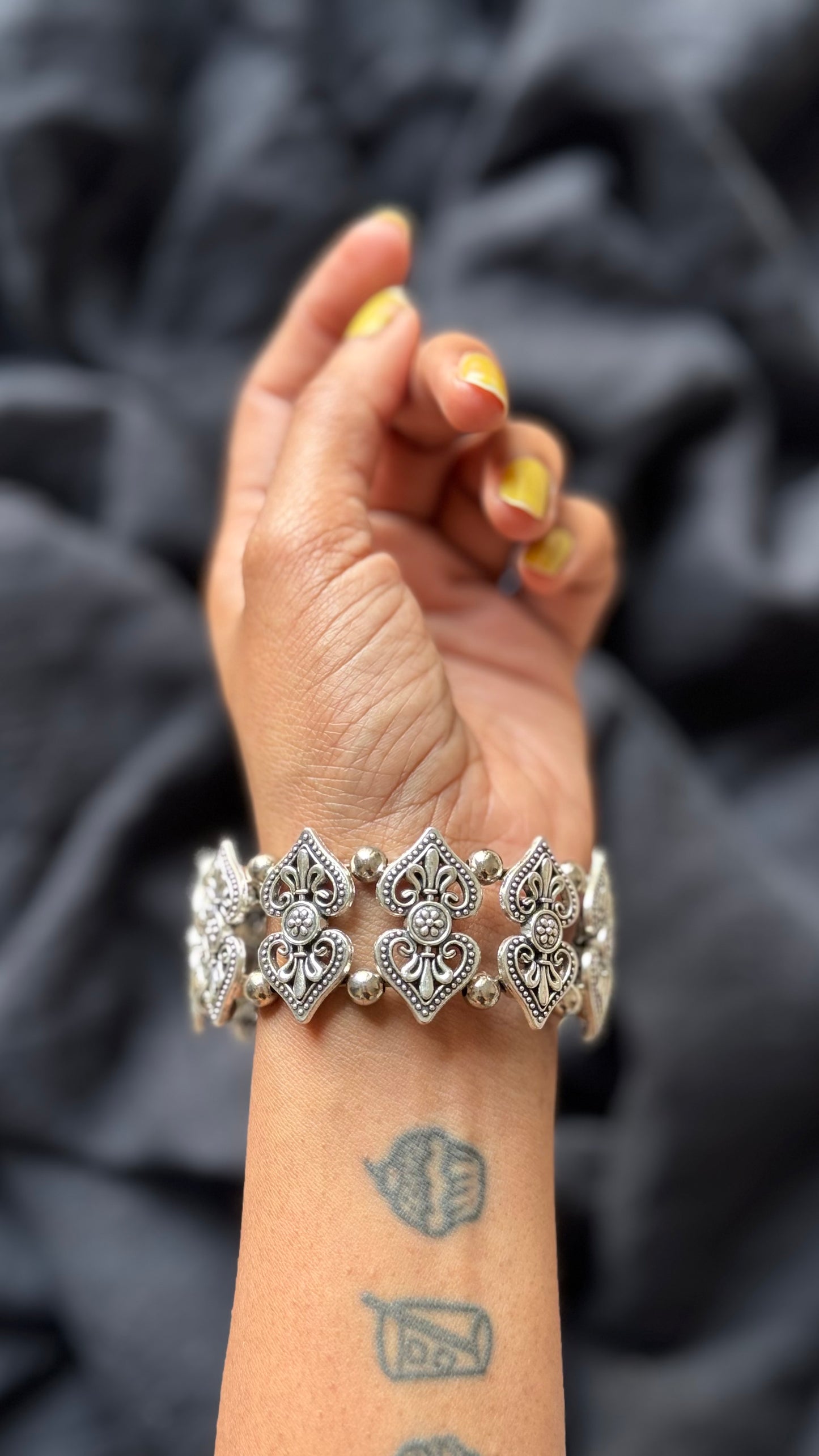 Free size openable bangle, silver tone - YCOSFB476