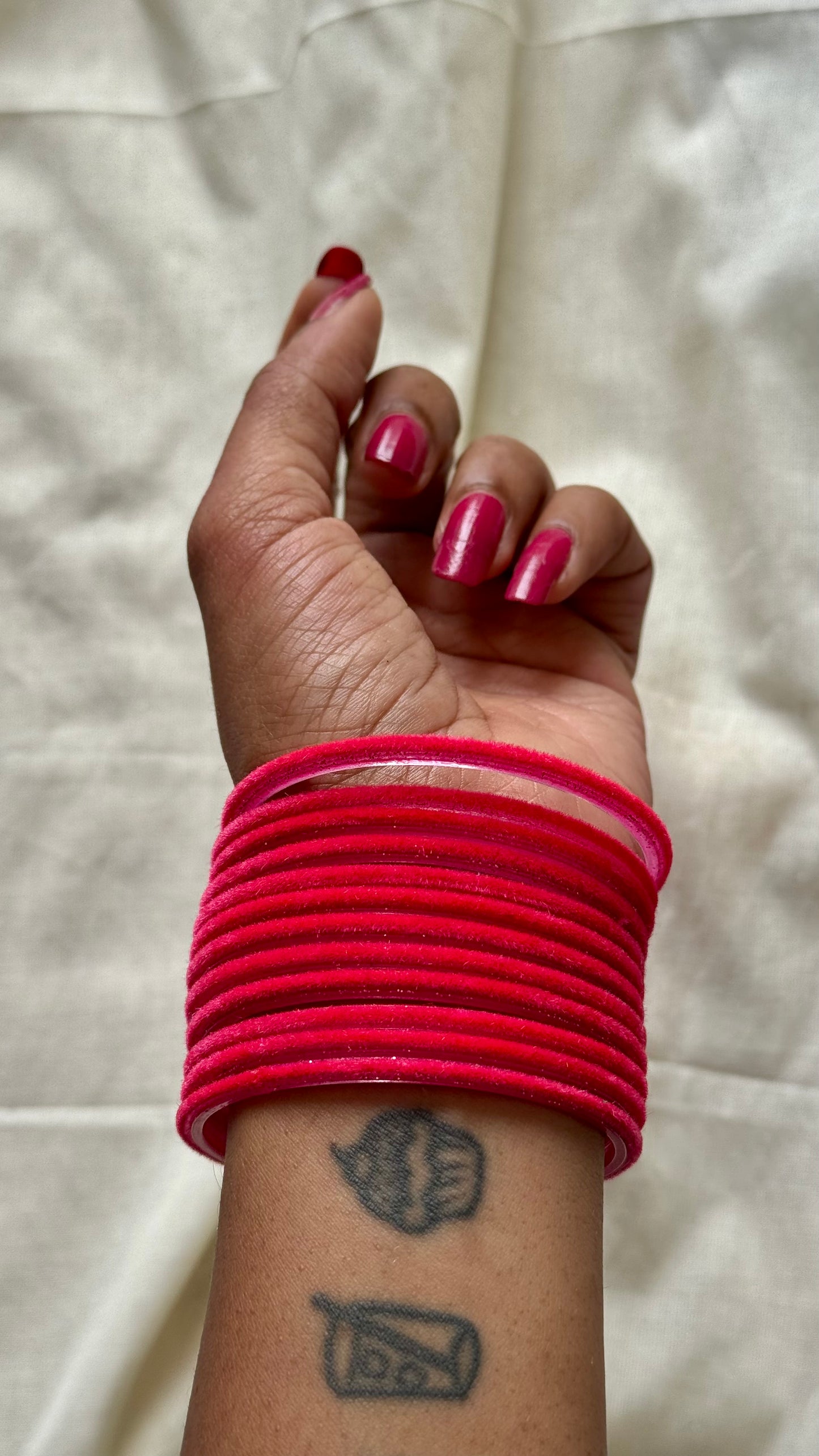 Neon pink velvet glass bangles, set of 12 - YCBANGL377