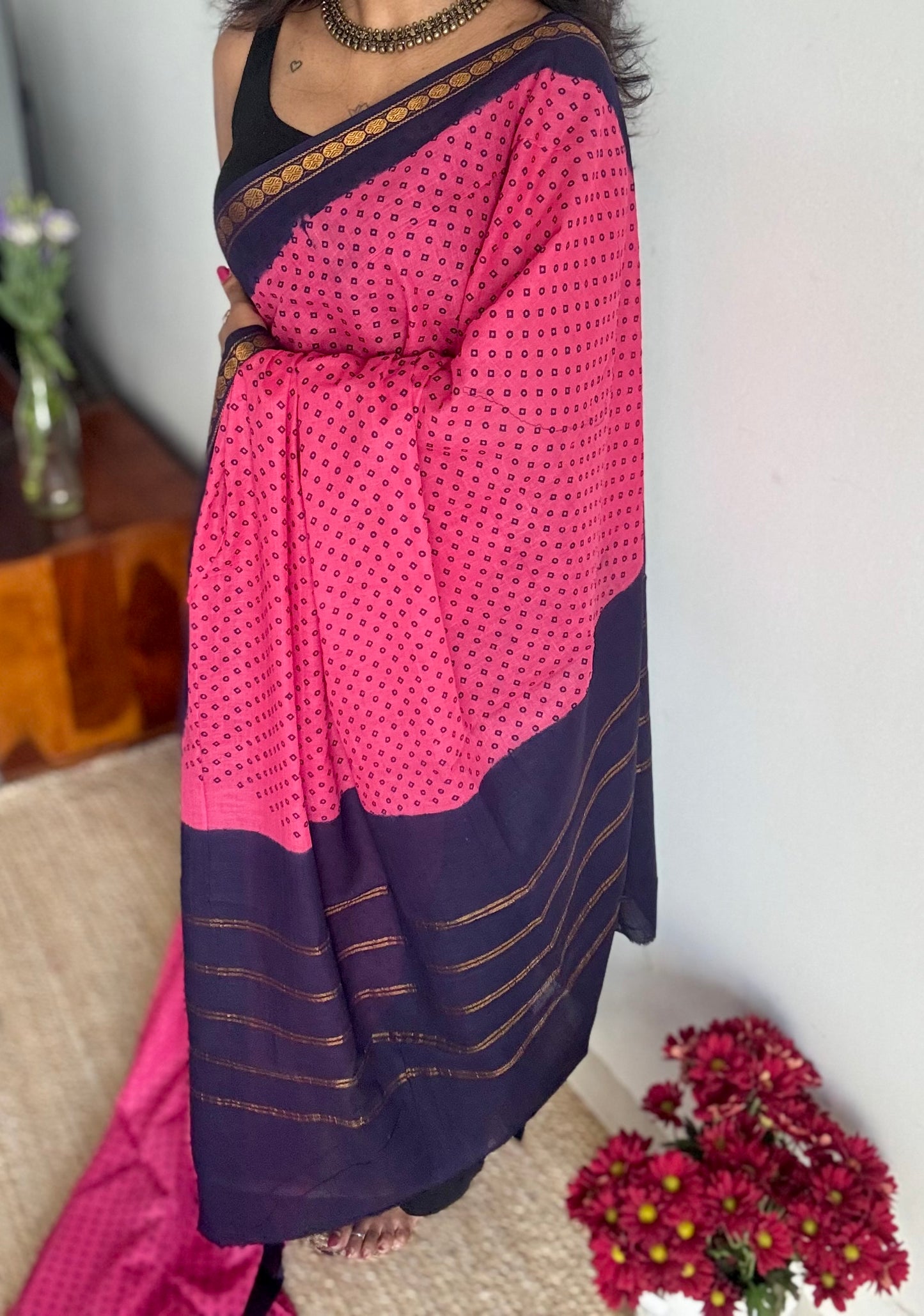 Dark pink with navy blue border sungudi, kattuchayam dyed, madurai cotton - YCCOTNSEMS102