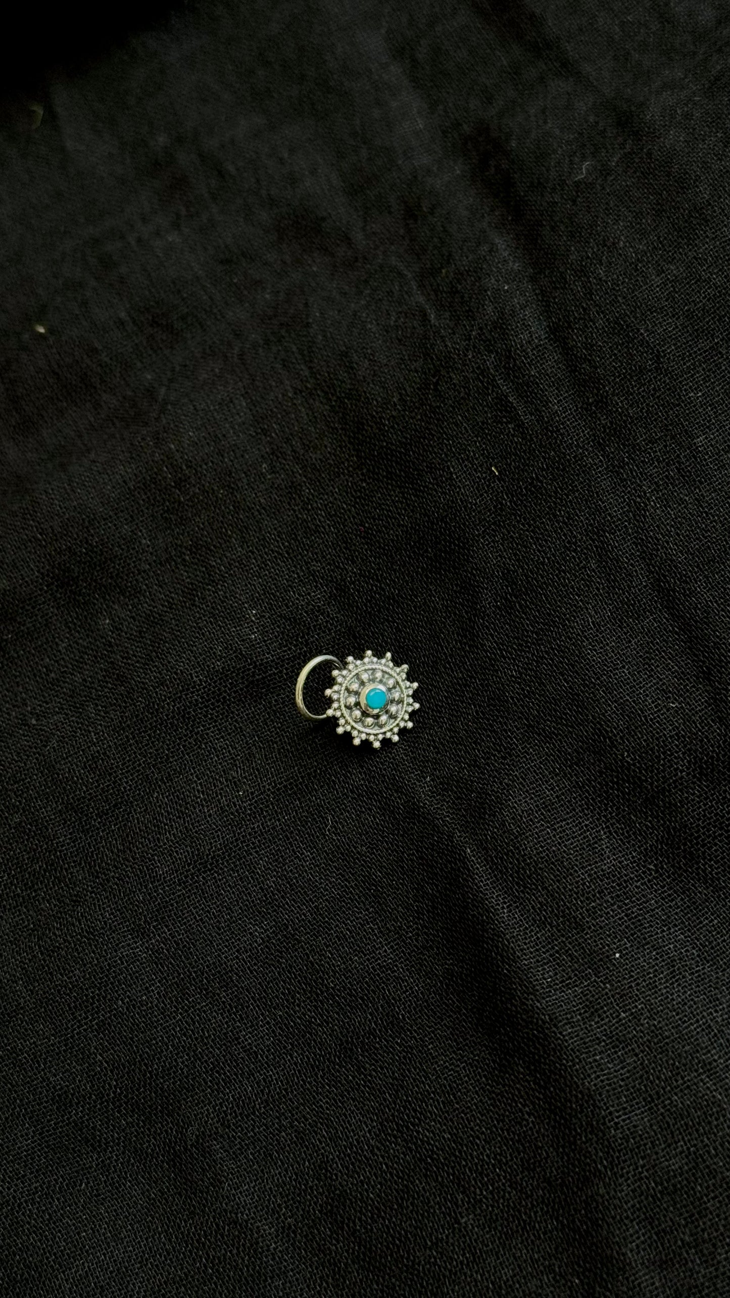 Floral round nose pin, green stone in silver - YCNPP35