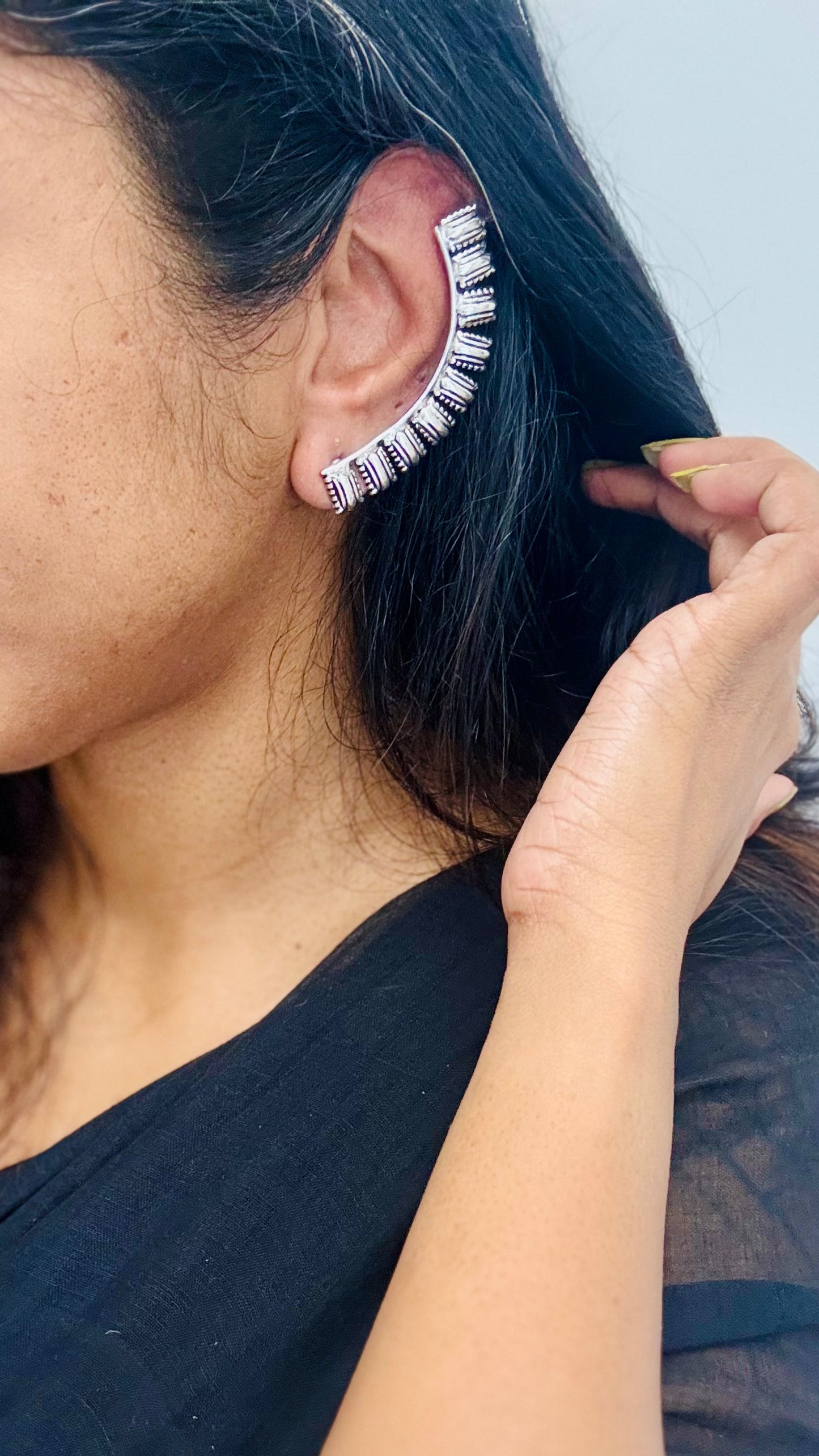 Oxidised silver, patterned earcuff - YCOSEEC302