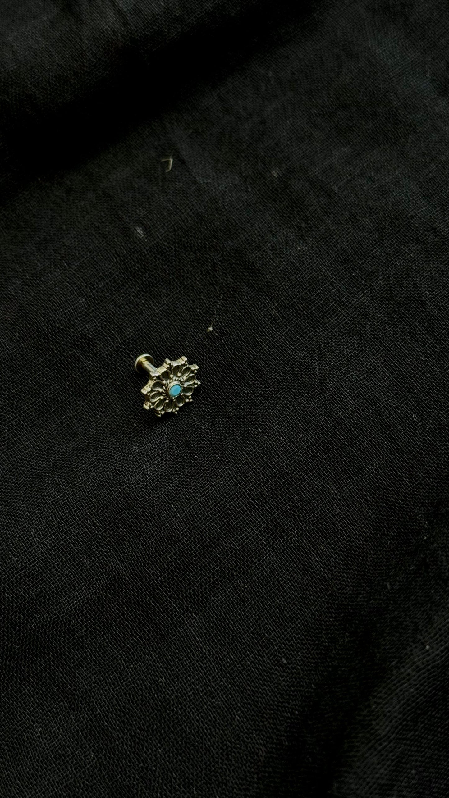 Floral nose pin - turquoise stone in pure silver - YCNPP01