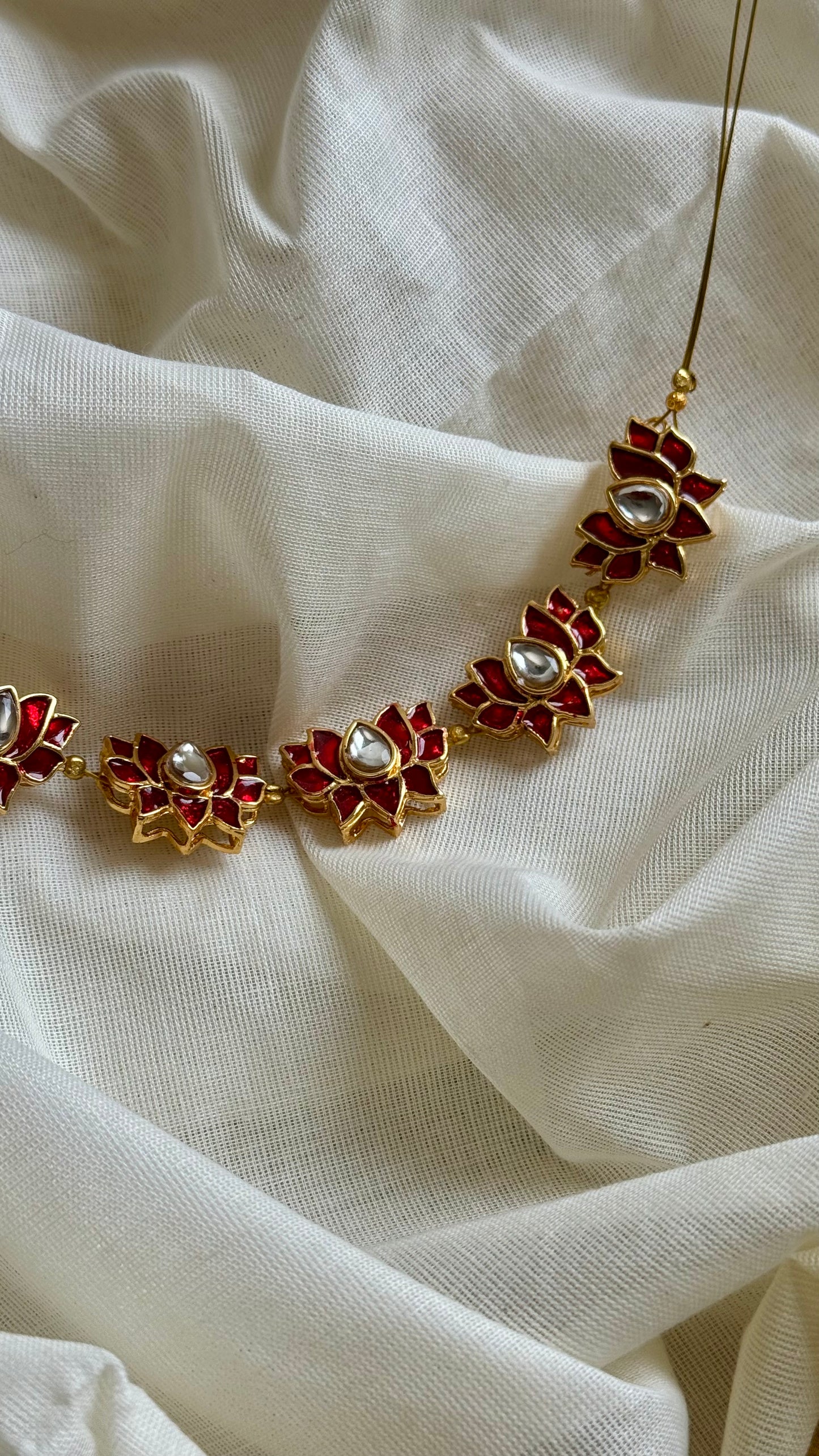 Red and white kemp lotus pendant chain - YCAGC112