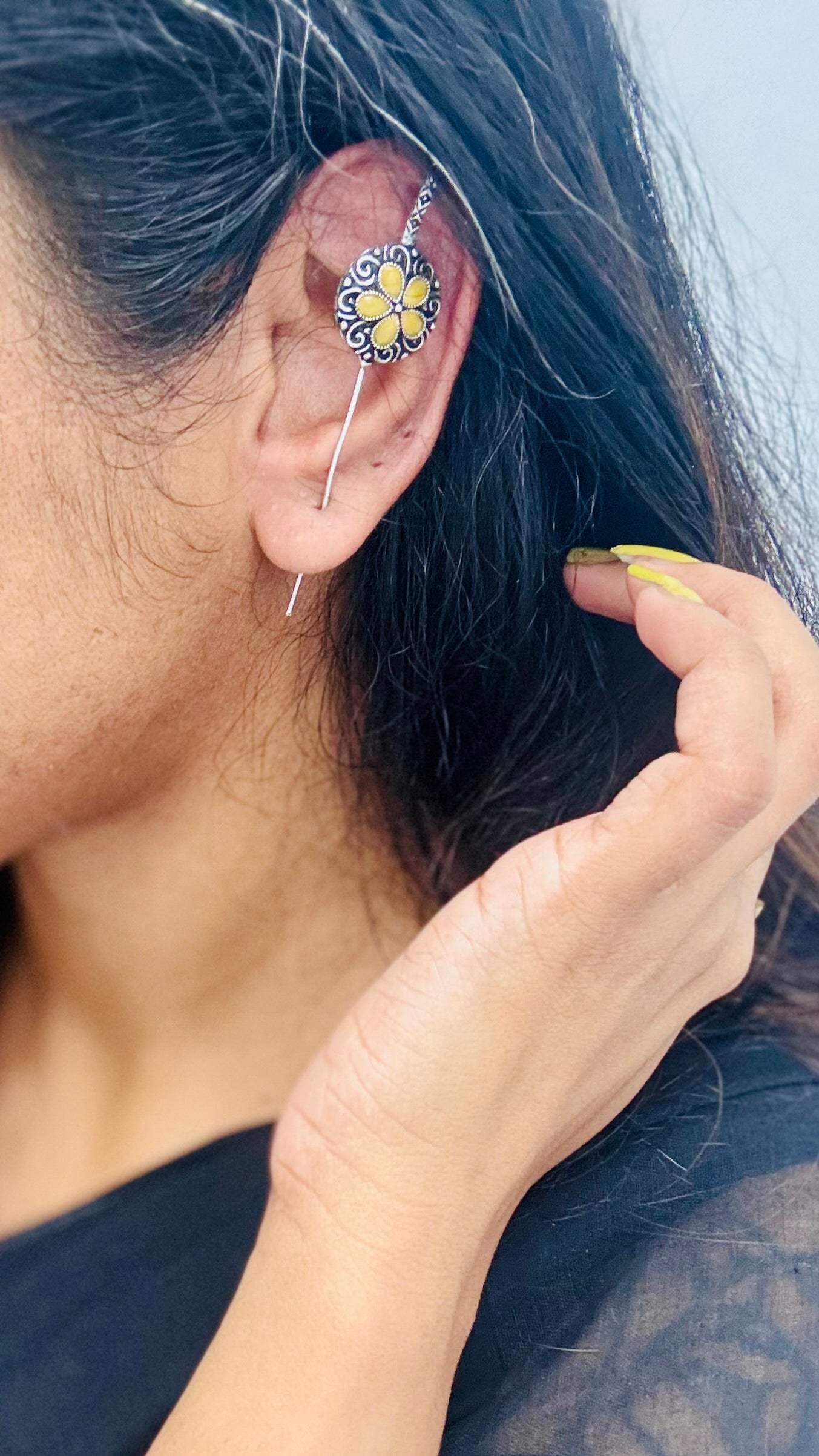 Oxidised silver, yellow stone, round floral earcuff - YCOSEEC298