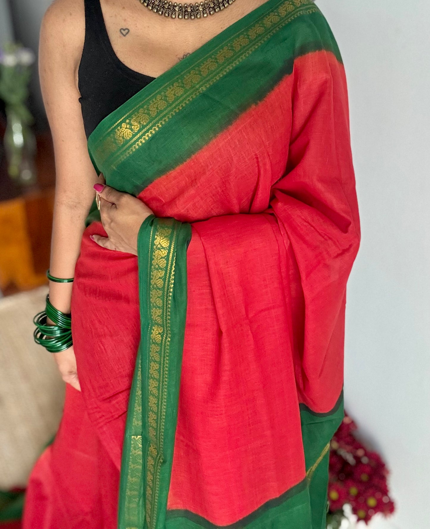 Red with green border sungudi, kattuchayam dyed, madurai cotton - YCCOTNSEMS101