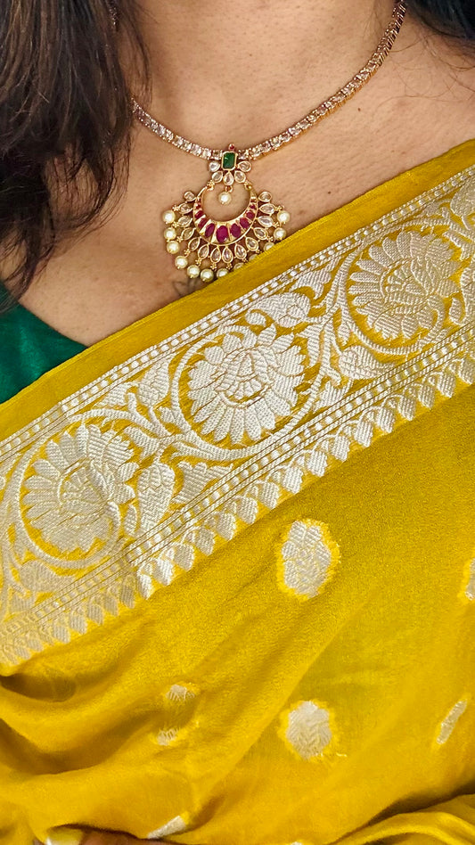 White stone necklace, with ruby and green stone pendant with earrings - YCGPNP459