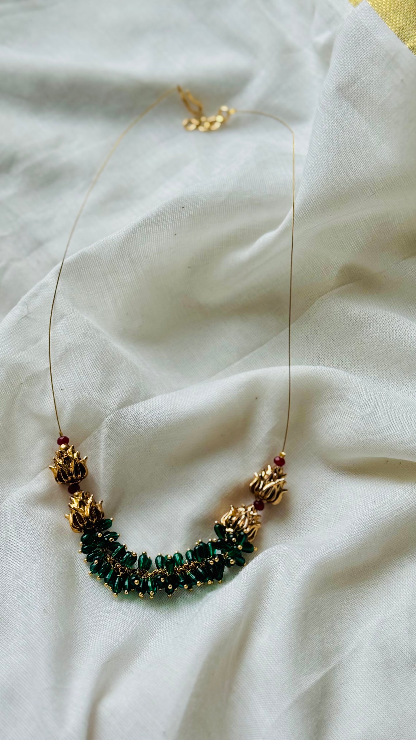 Green beads, invisible chain - YCGPNP800