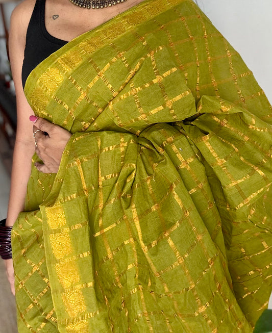 Parrot green pavithra kattam kattuchayam dyed madurai cotton saree - YCCOTNMSAP190