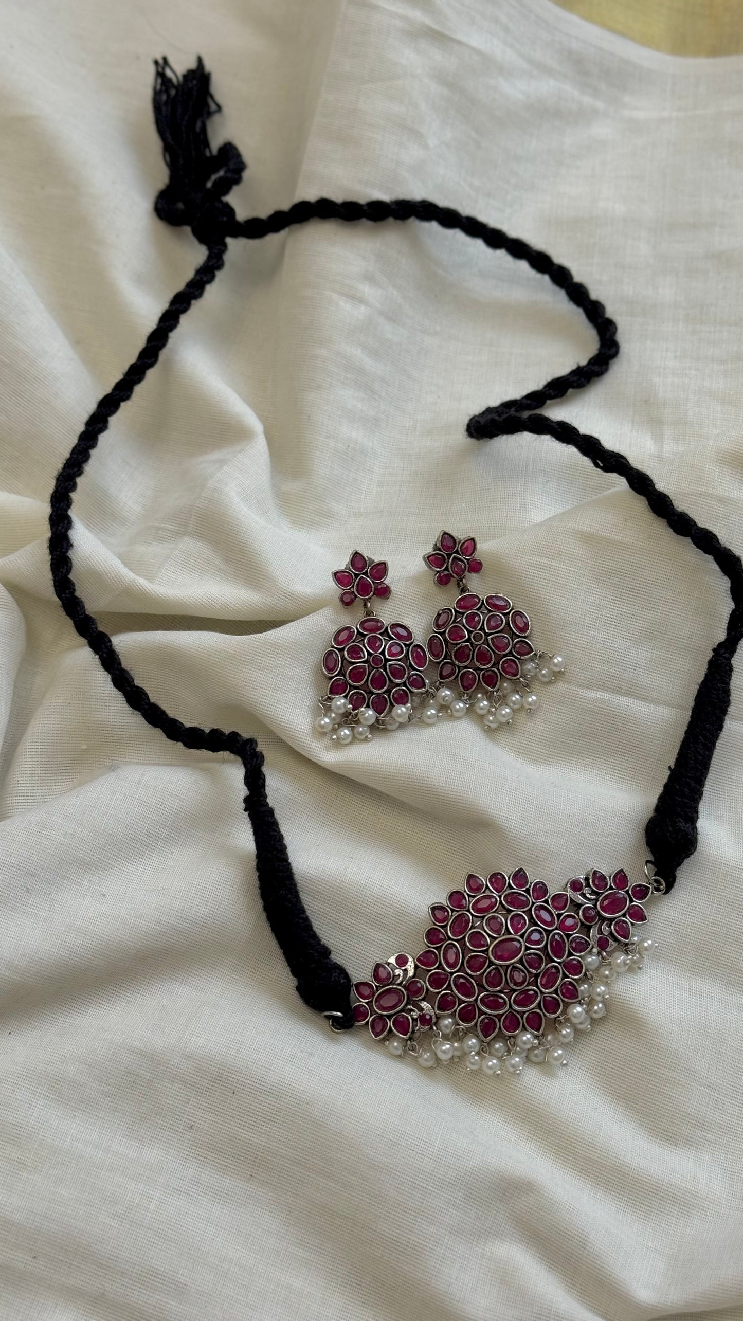 Black thread choker, ruby stones - YCOSNP306