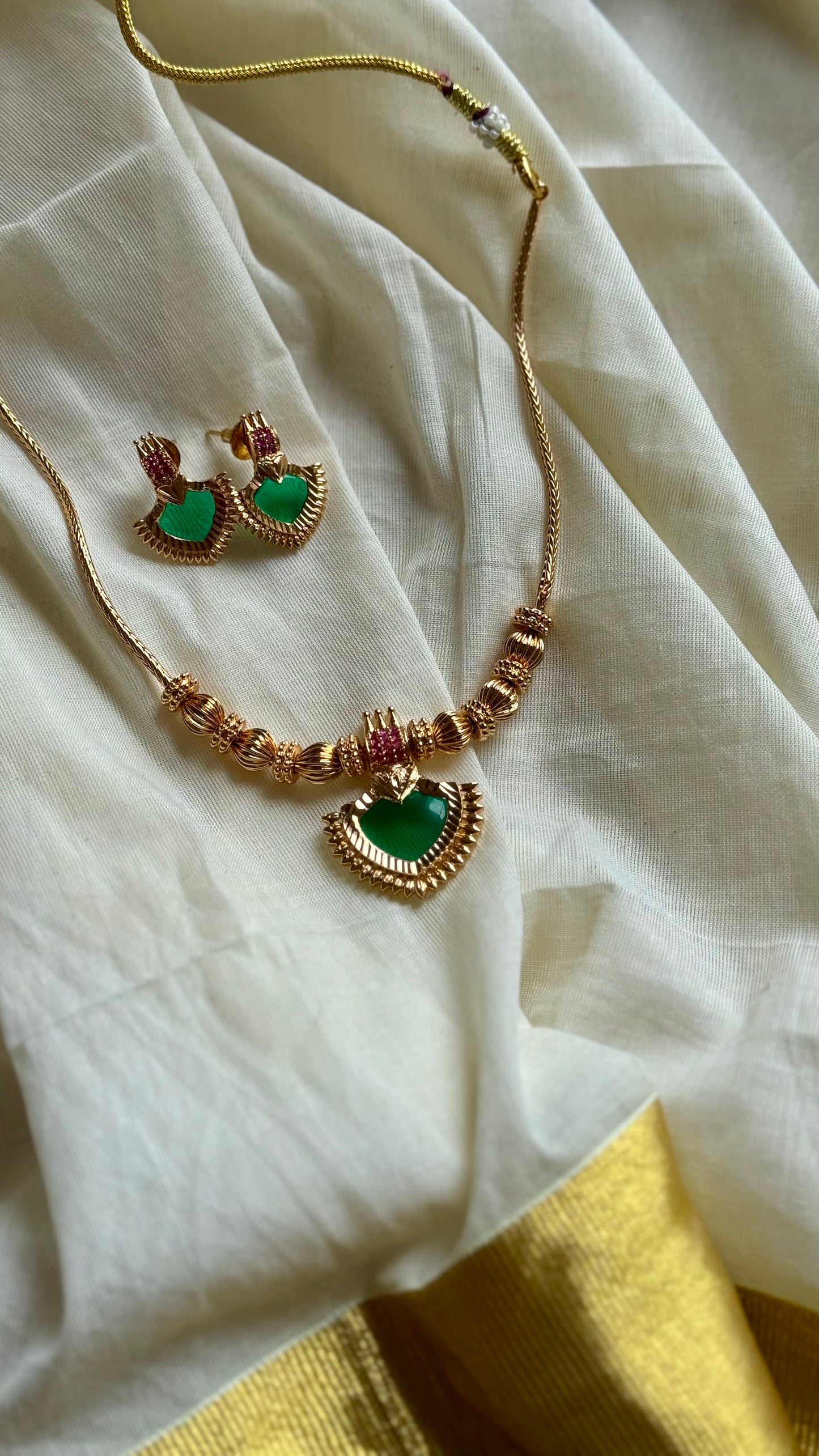 Single palakka pendant chain with round beads and earrings - YCAGC161