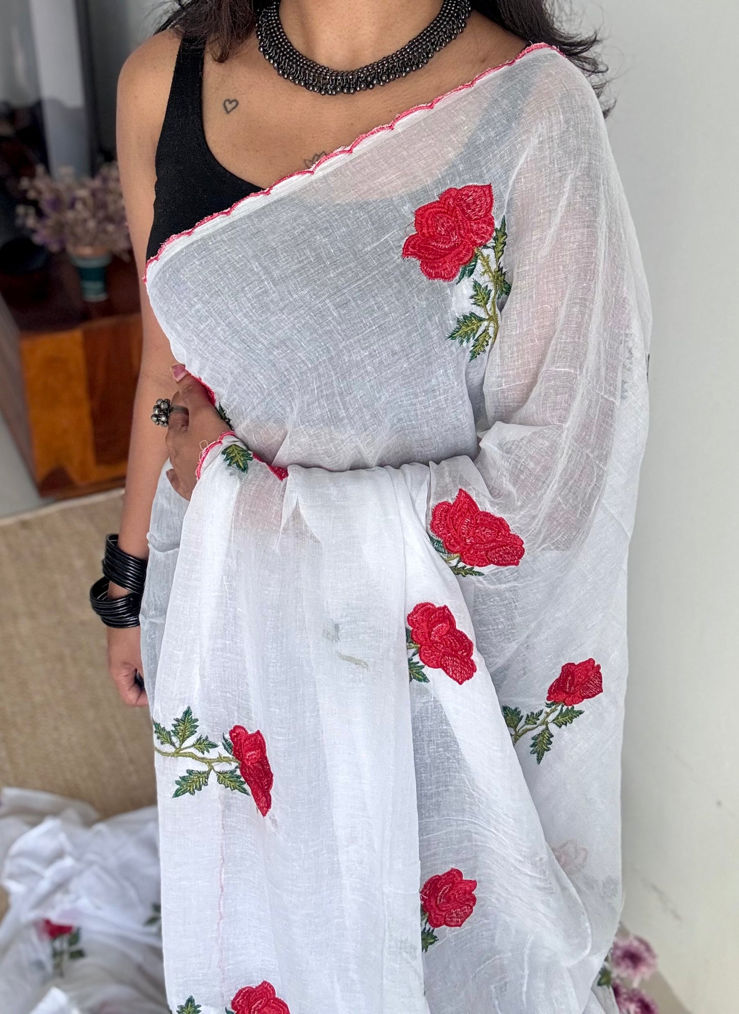 White with red roses, scalloped border, mul cotton - YCBCJULSC01