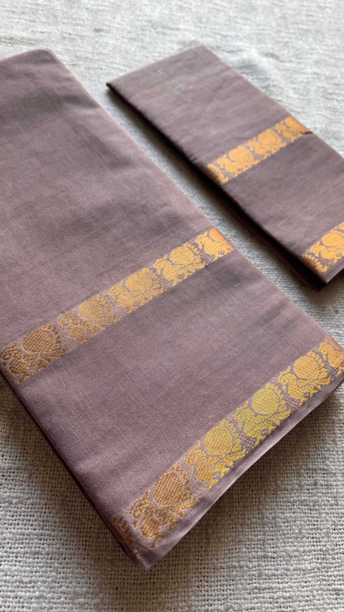 Light beige brown rettaipettu peacock double bordered, kattuchayam dyed madurai cotton saree - YCCOTNMSFE329
