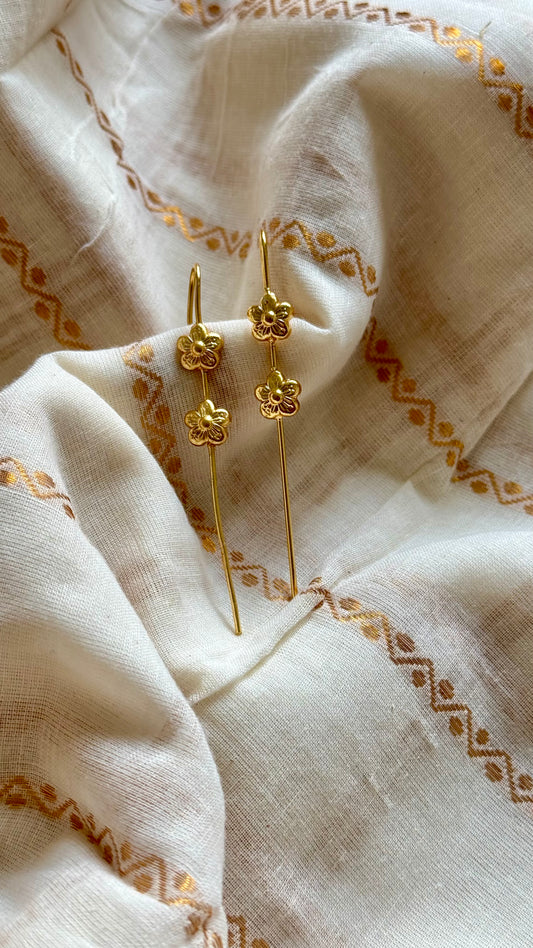 Gold plated, floral patterned earcuff - YCGPEC588
