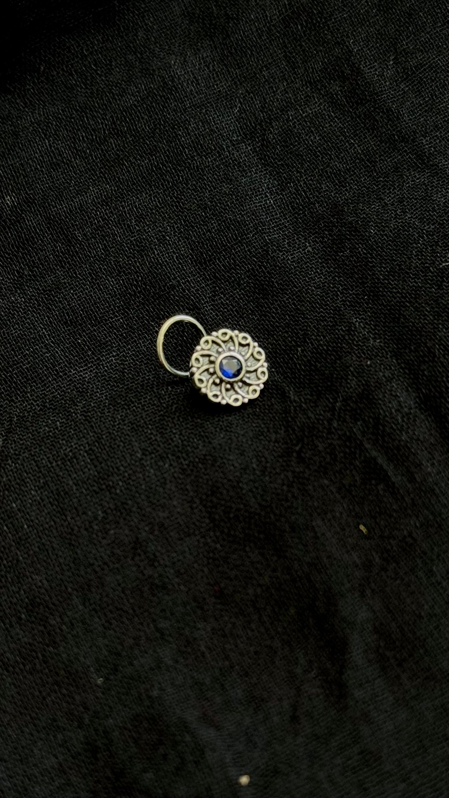 Floral round nose pin, blue stone in pure silver - YCNPP19