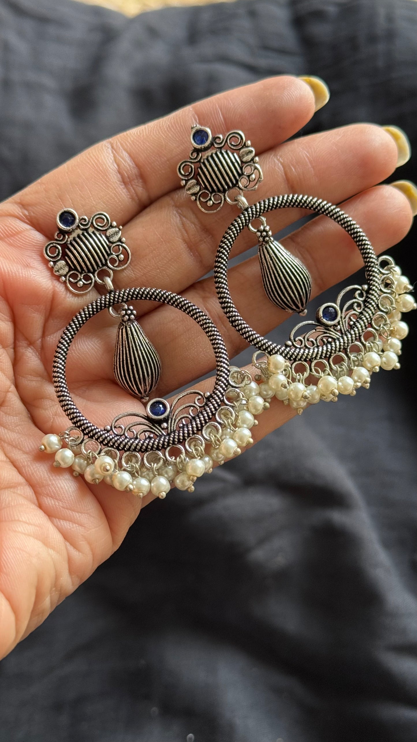 Round earring with beads, blue stone, black polished oxidised silver - YCOSER488