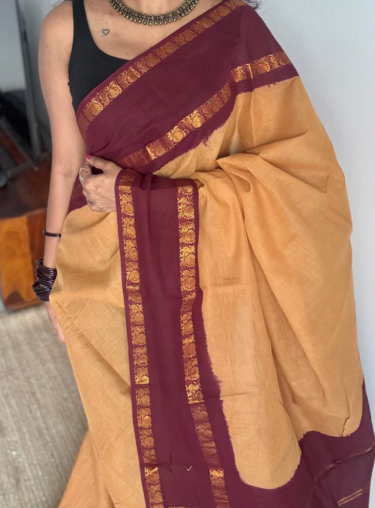 Sandal with dark maroon sungudi, kattuchayam dyed, madurai cotton - YCCOTNOCSC13