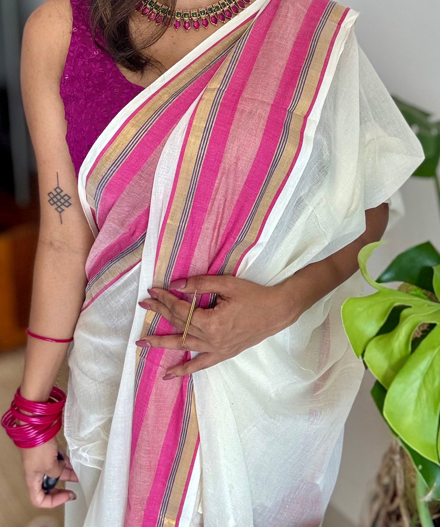 Ivory mul saree, hot pink and gold border - YCIEON25
