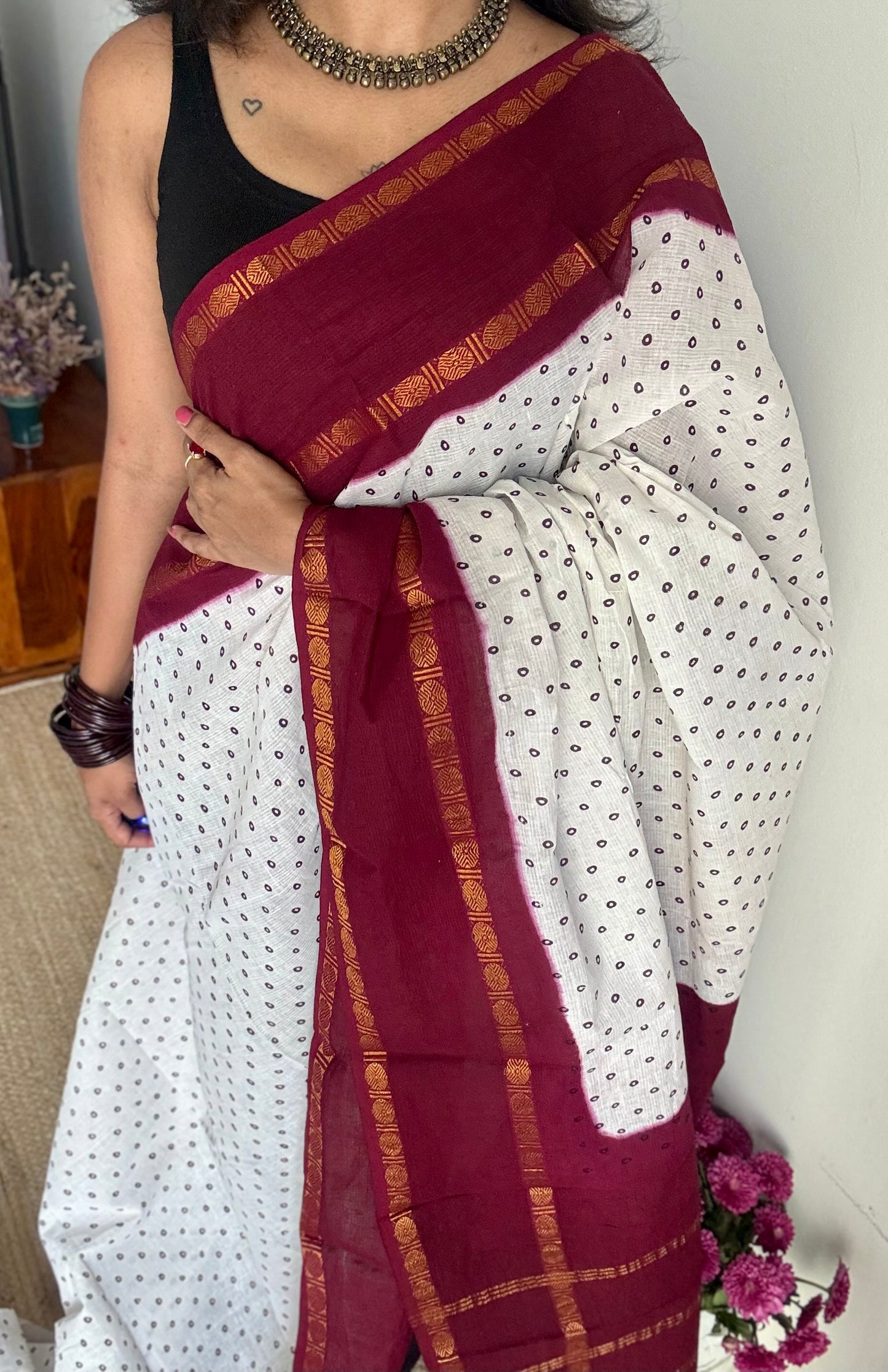 White with maroon sungudi motif and rudraksham border, madurai soft cotton - YCCOTNAUSC01