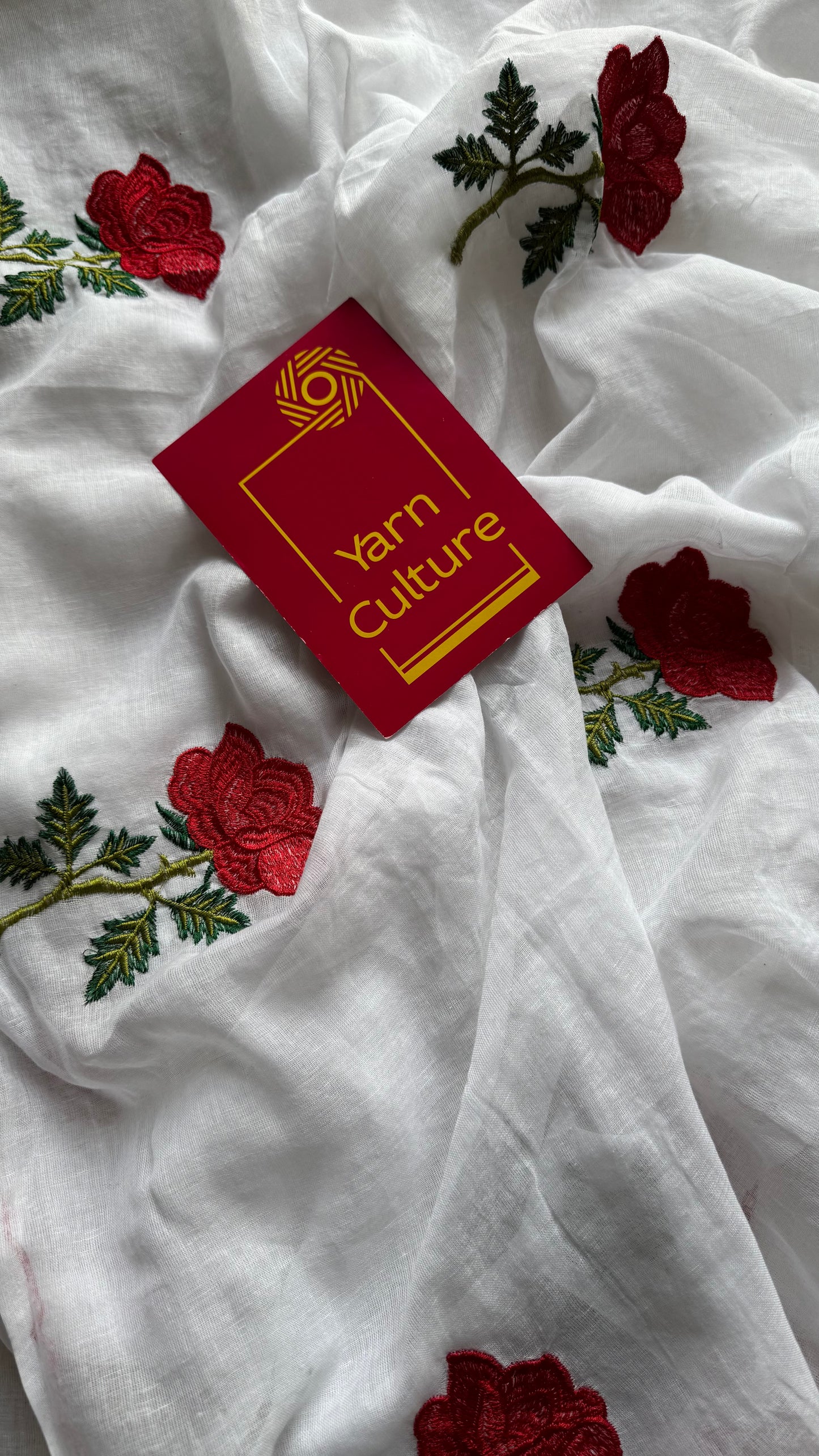 White with red roses, scalloped border, mul cotton - YCBCJULSC01