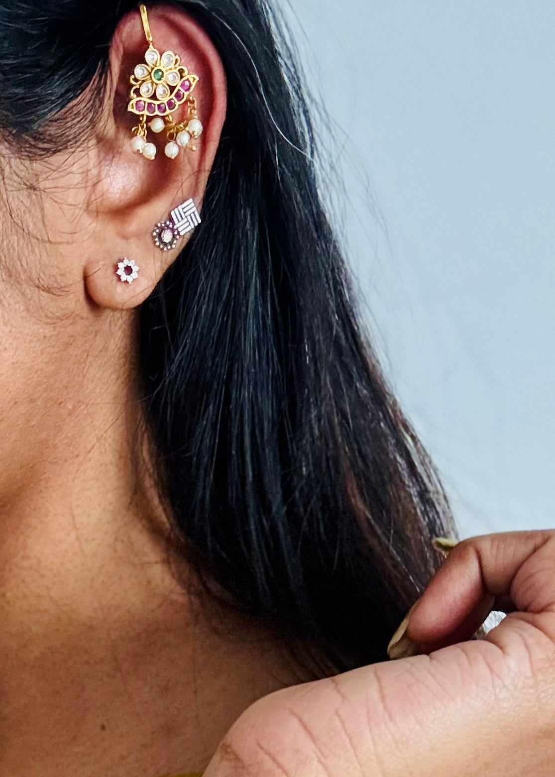 Bugadi clip-on floral (non pierced), green, ruby and white - YCGPEBU660