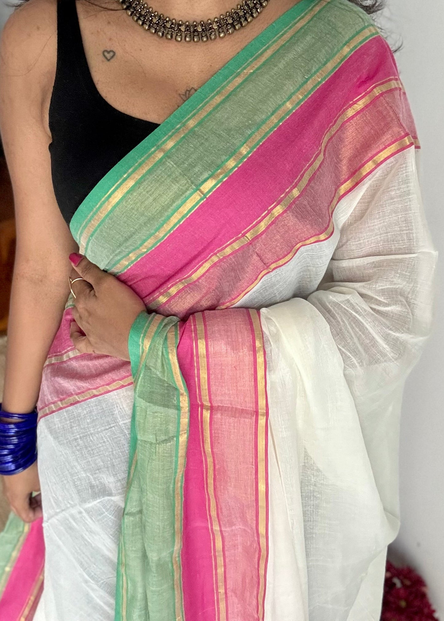White mul with hot pink, green zari plain border - YCBCMCLSE50