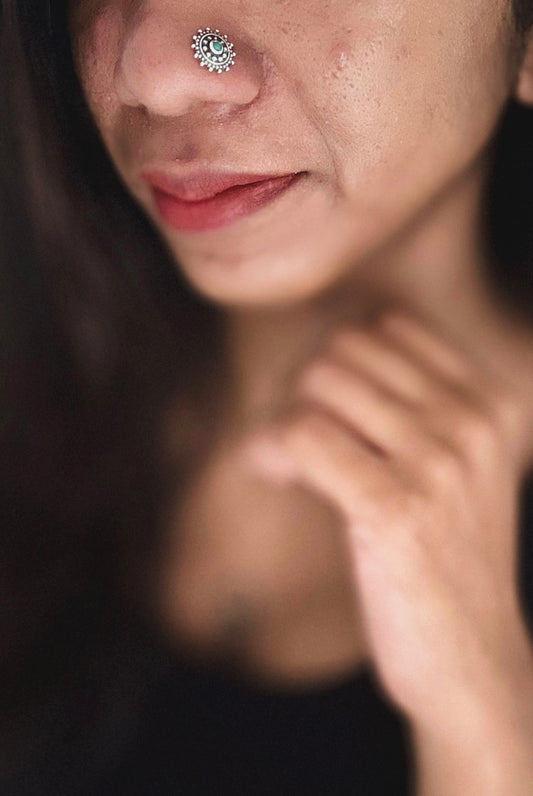 Floral round nose pin, green stone in silver - YCNPP35