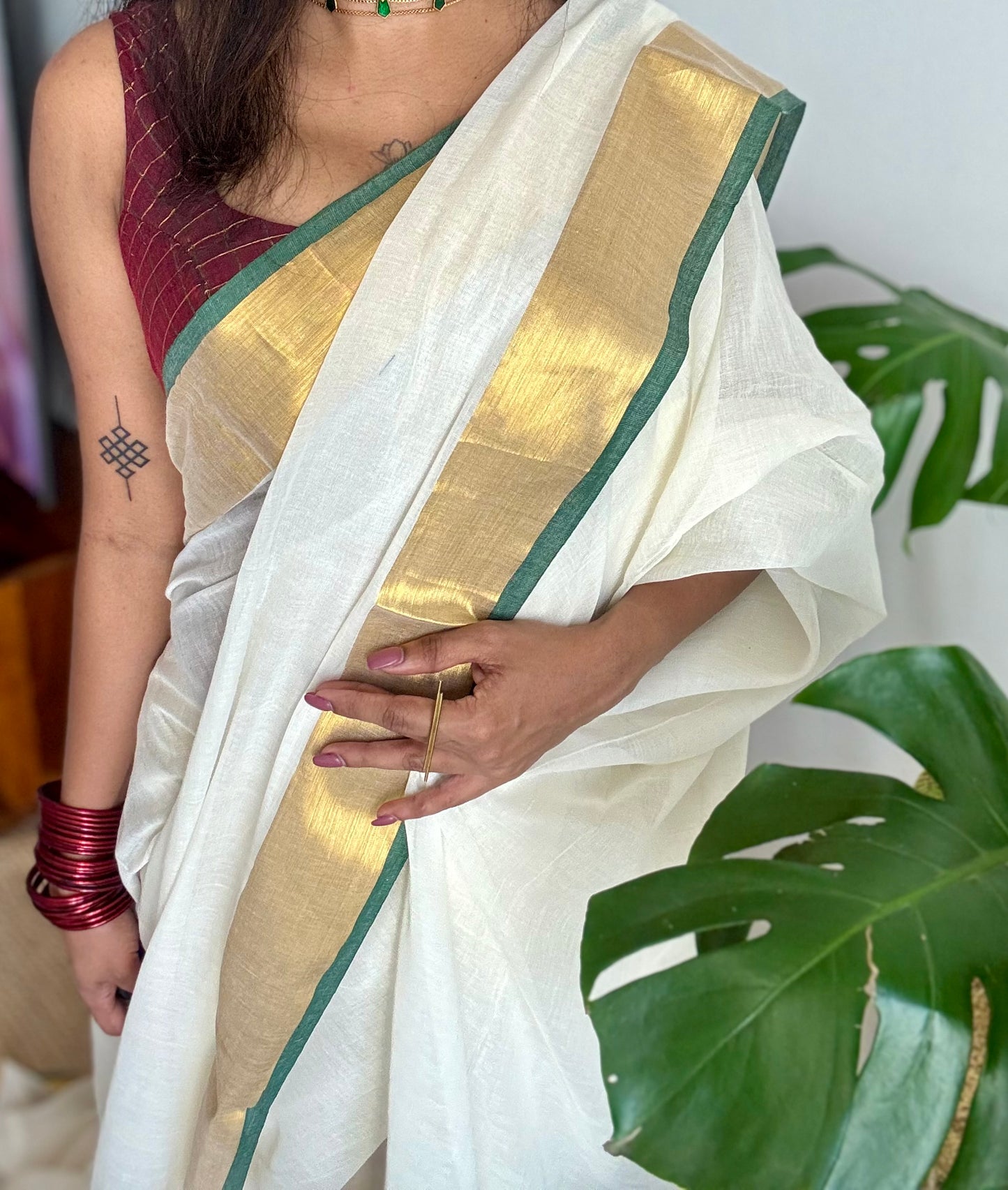 Ivory mul saree, green and gold border -YCIEON16