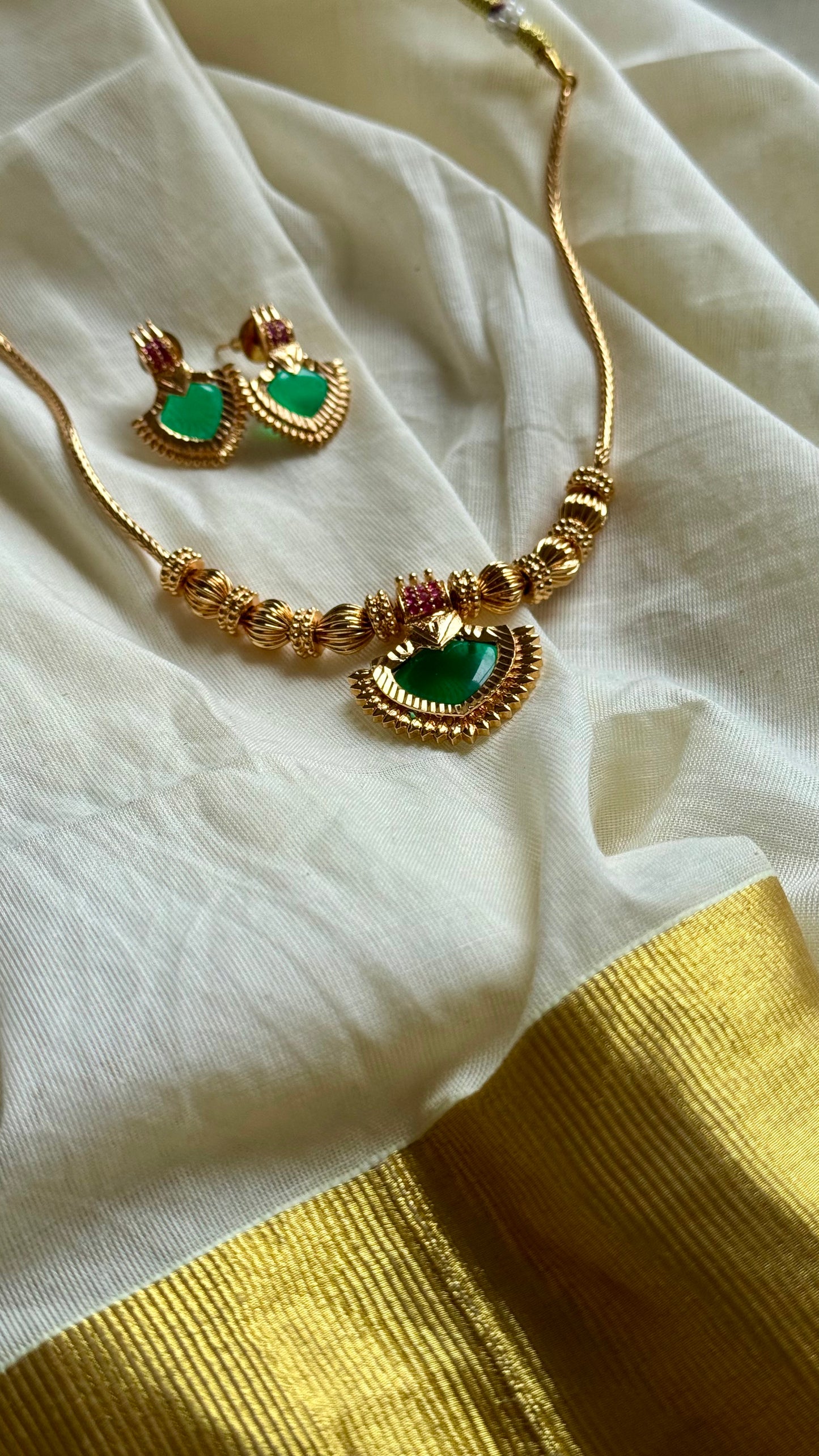 Single palakka pendant chain with round beads and earrings - YCAGC161