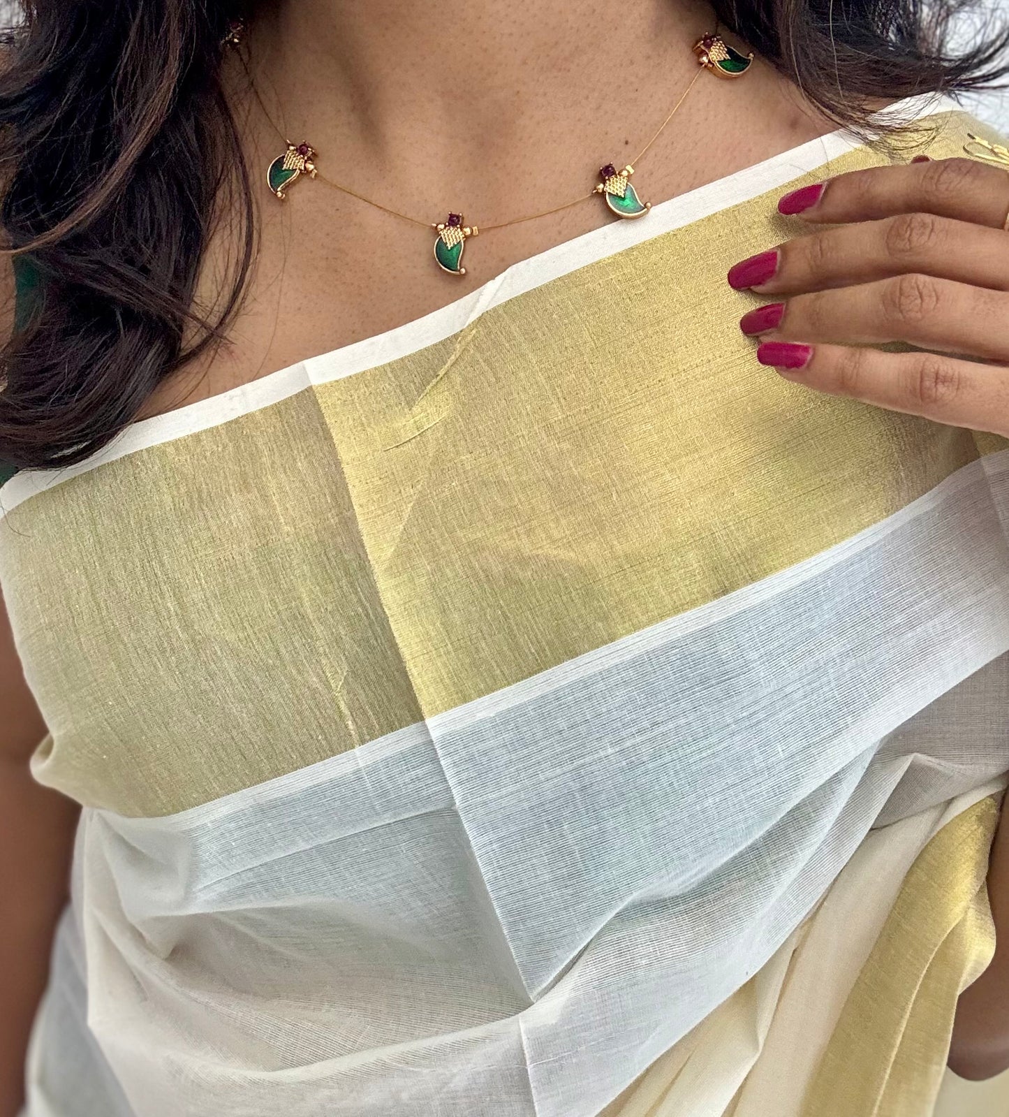 Small palakka pendants in invisible chain - YCAGC07