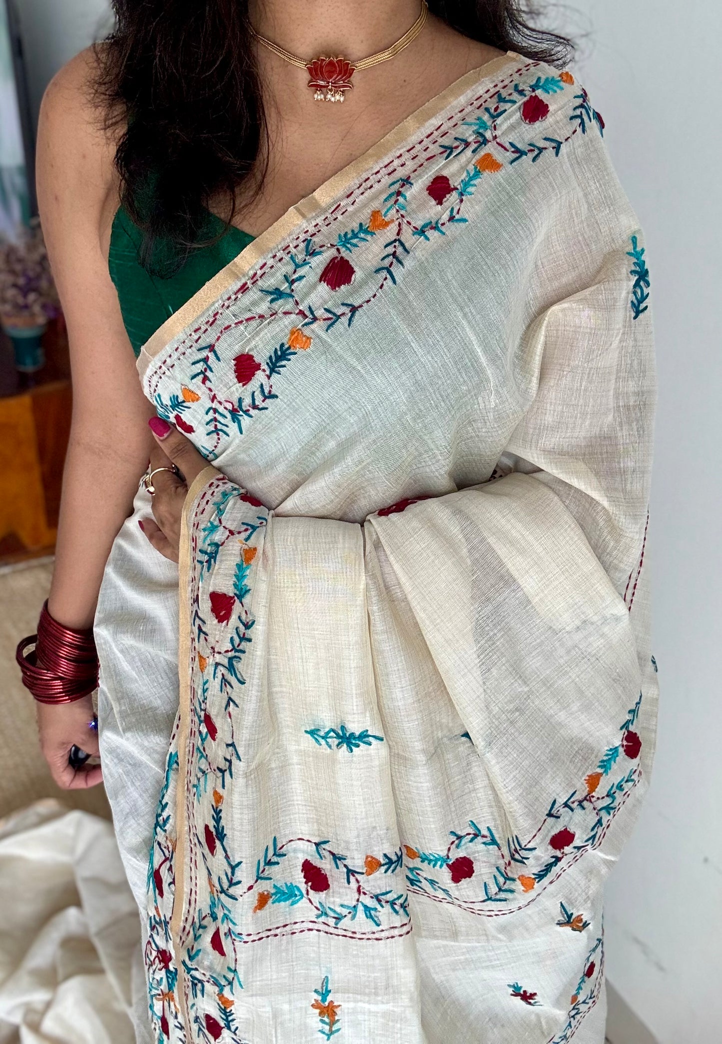 Ivory maheshwari cotton silk blend with red and blue floral kantha threadwork - YCBLJULMK03