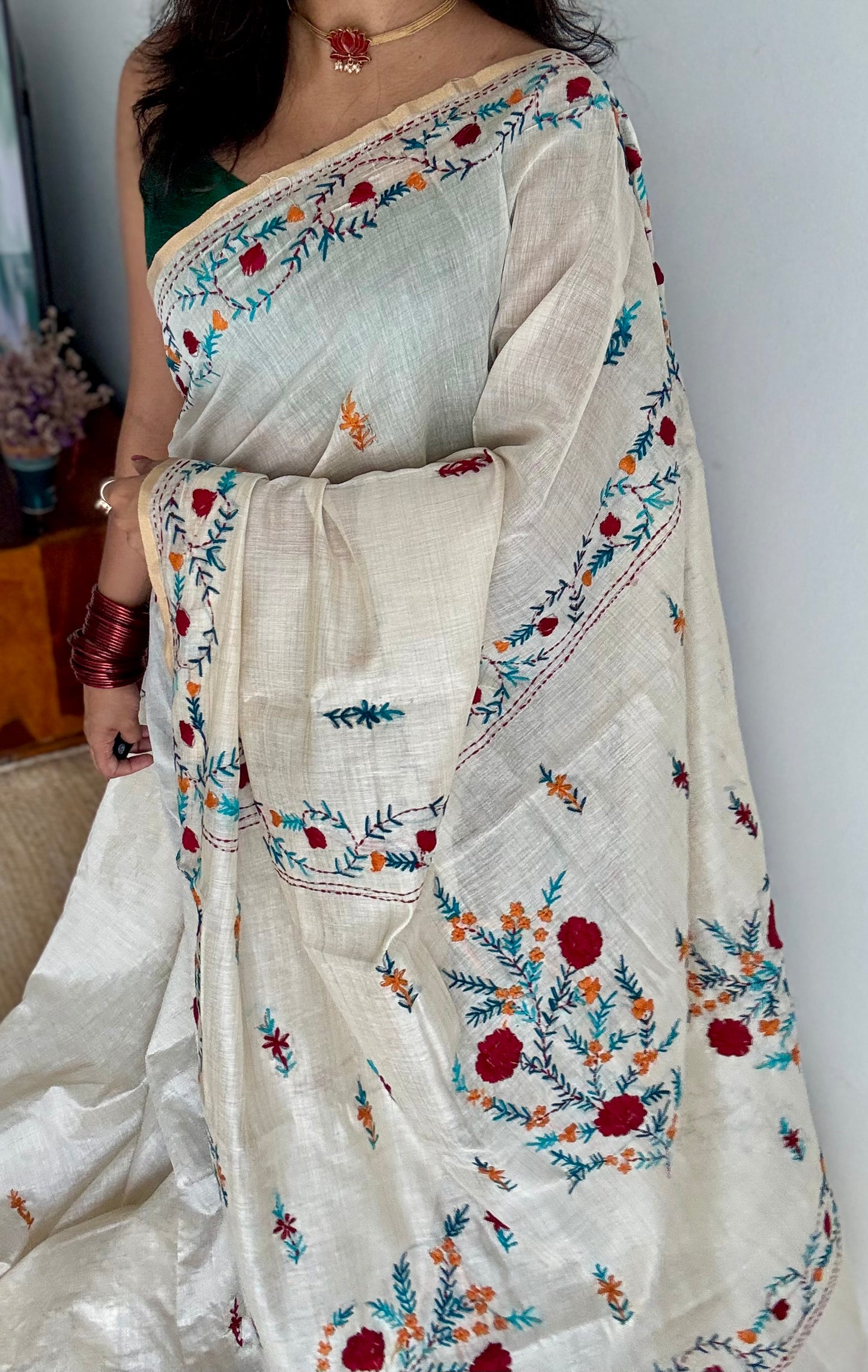 Ivory maheshwari cotton silk blend with red and blue floral kantha threadwork - YCBLJULMK03