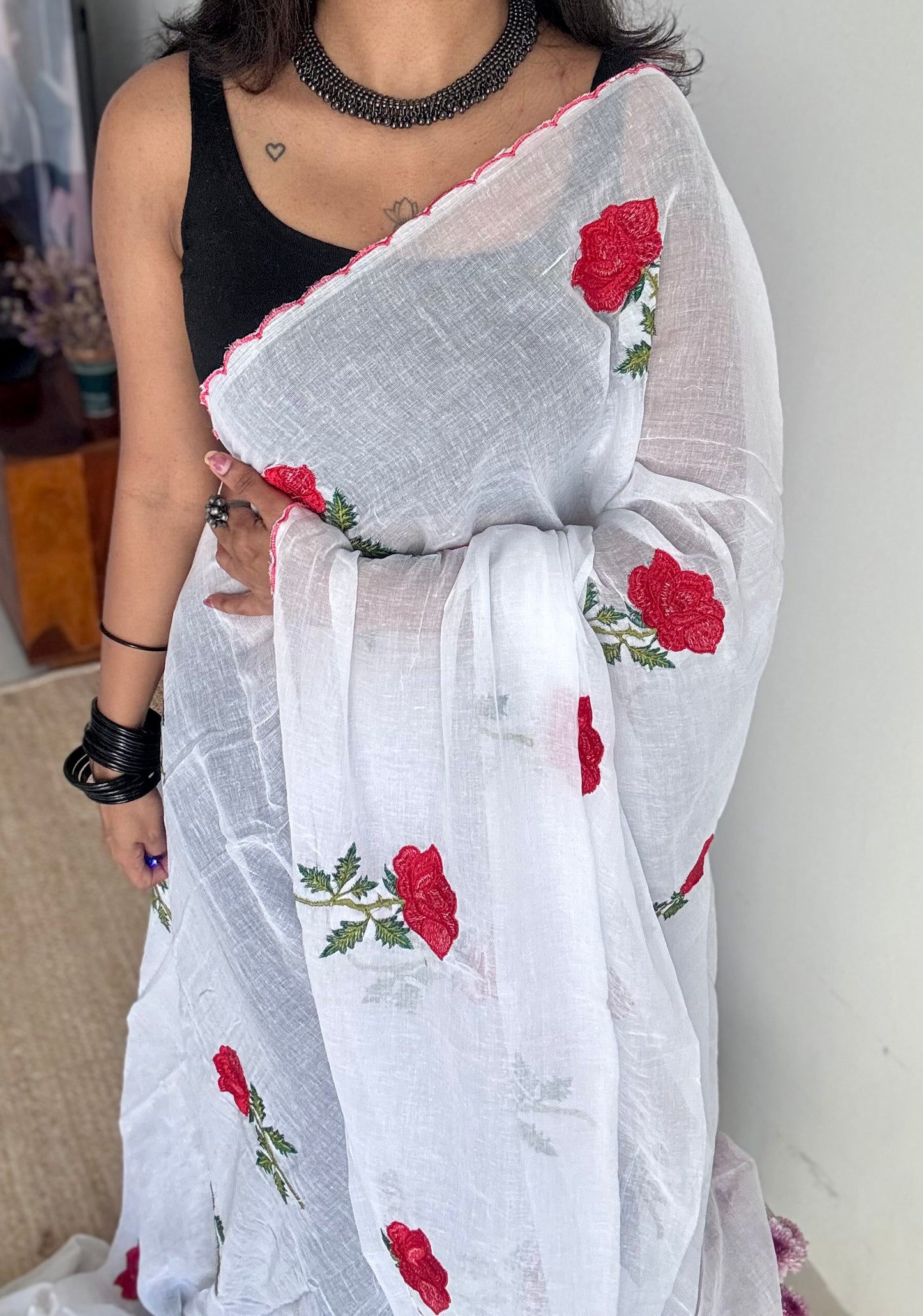 White with red roses, scalloped border, mul cotton - YCBCJULSC01