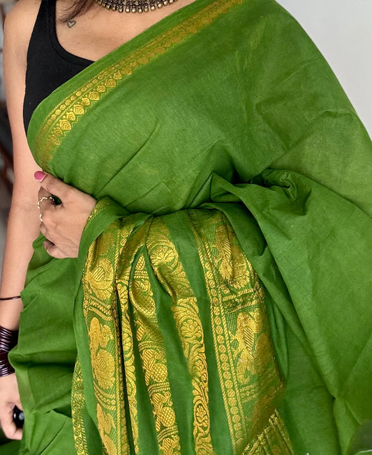 Bright green long border sungudi, kattuchayam dyed madurai cotton - YCCOTNMSAP132