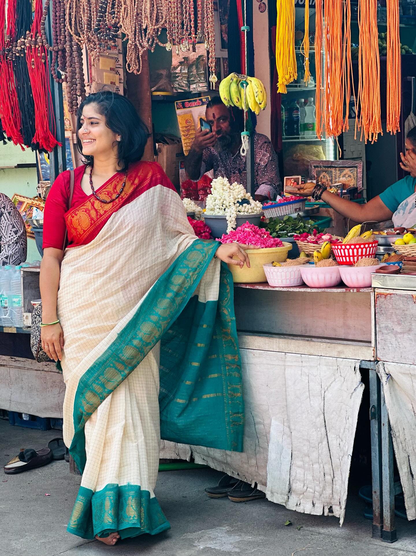 Chinnu: Sungudi cotton checks, ivory gold base, turquoise and red dual tone border, soft cotton - YCONCOTN215