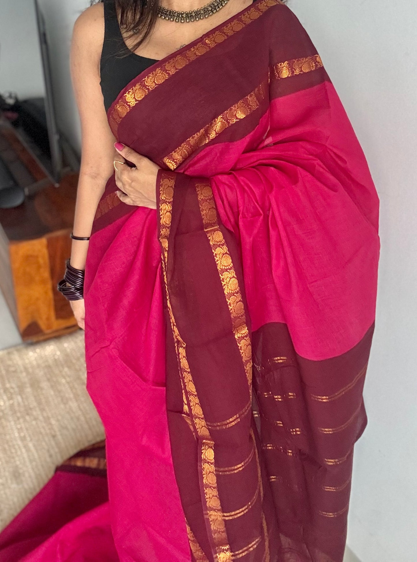 Dark pink with dark maroon sungudi, kattuchayam dyed, madurai cotton - YCCOTNOCSC14