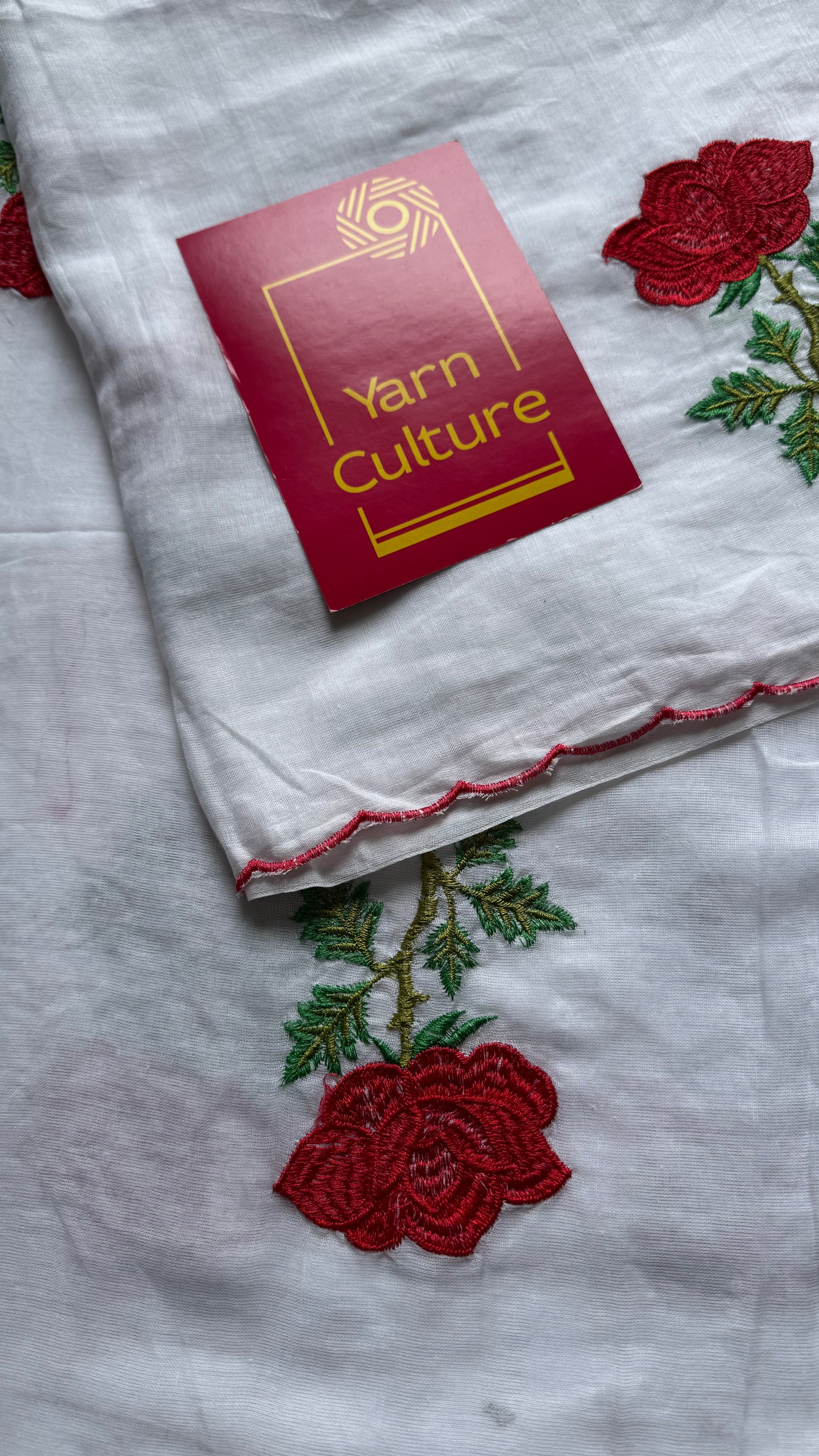 White with red roses, scalloped border, mul cotton - YCBCJULSC01