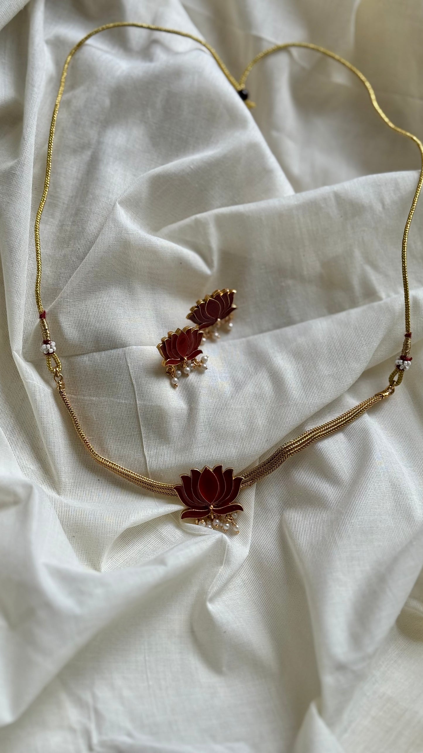 Red lotus attigai with earrings - YCAGC123